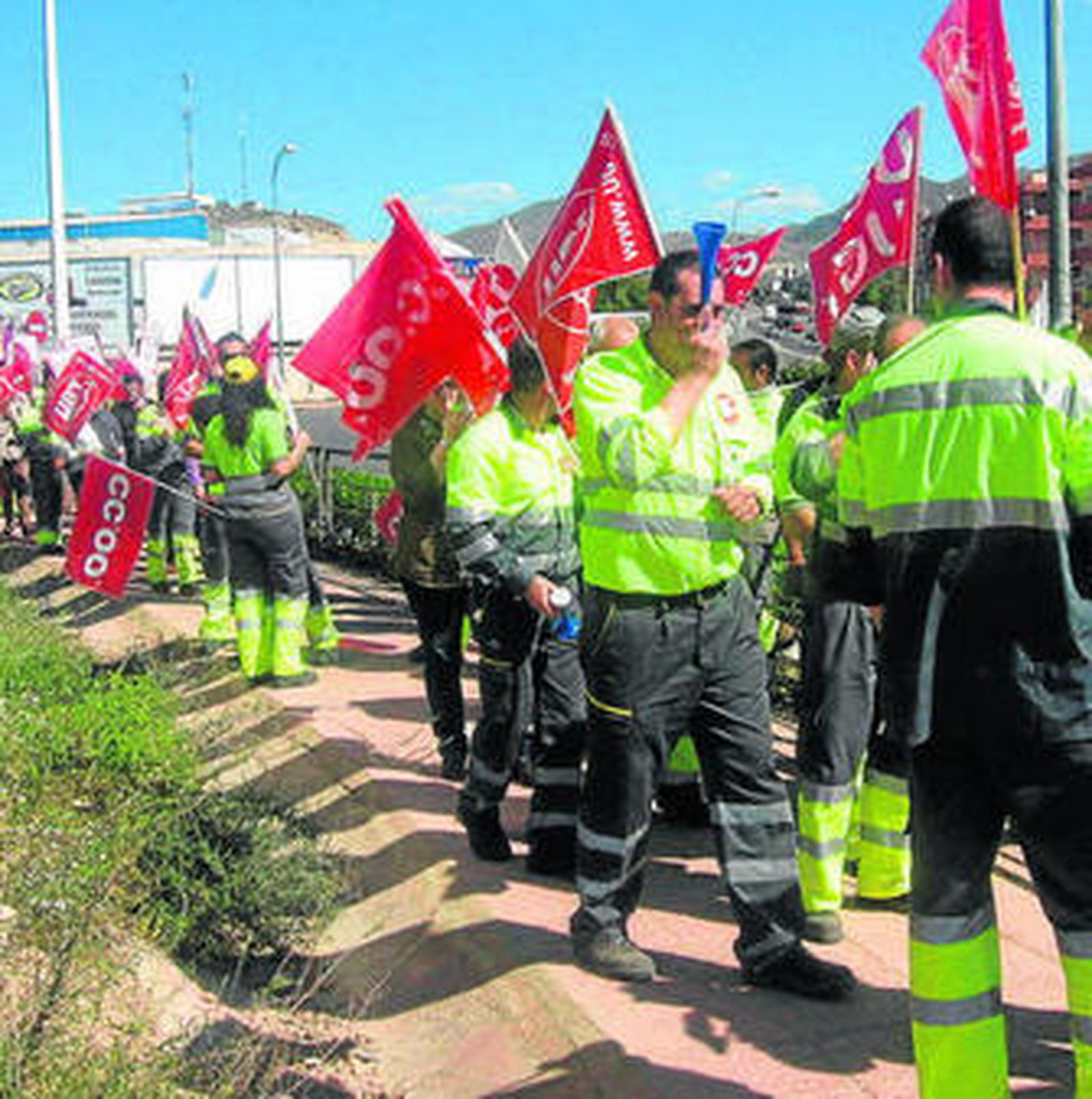 Momento de la concentración de ayer en Benahadux.