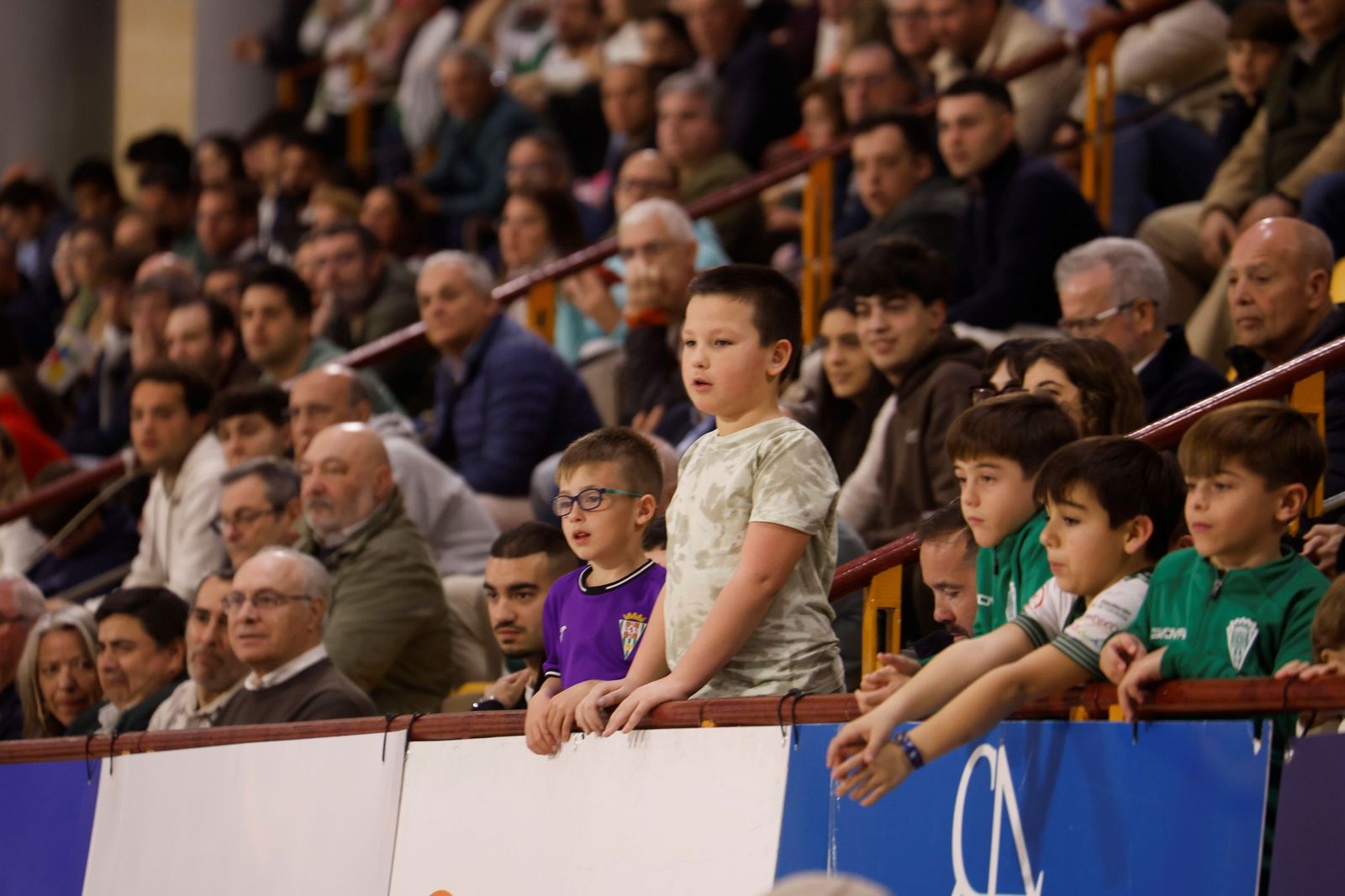 Las mejores fotos del ambiente en Vista Alegre para el Córdoba Futsal - O Parrulo Ferrol