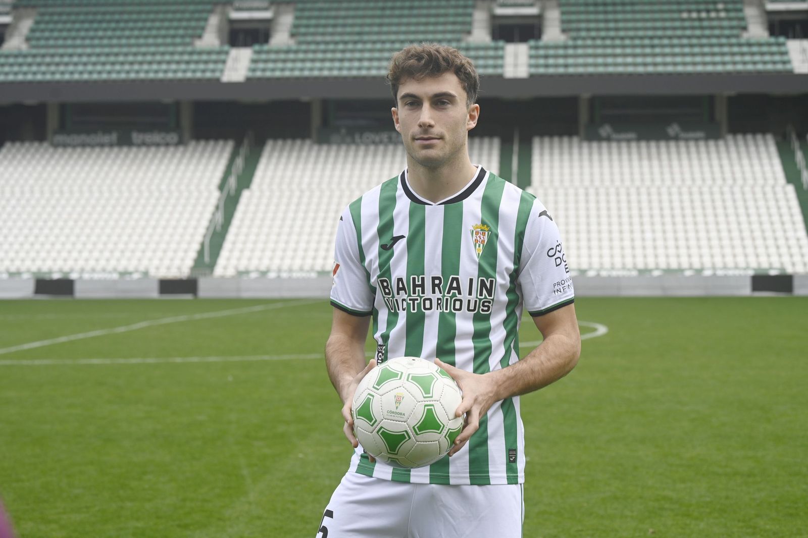 Las fotos de la presentación de Mikel Goti como jugador del Córdoba CF