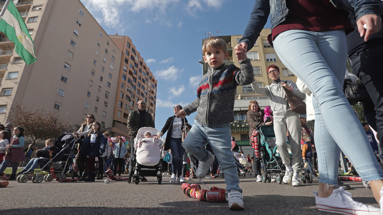 Imágenes del arrastre de latas en Algeciras
