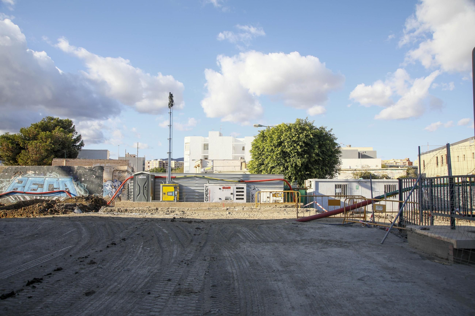 Las mejores imágenes del derribo en el puente de la autovía del aeropuerto y el túnel de La Goleta