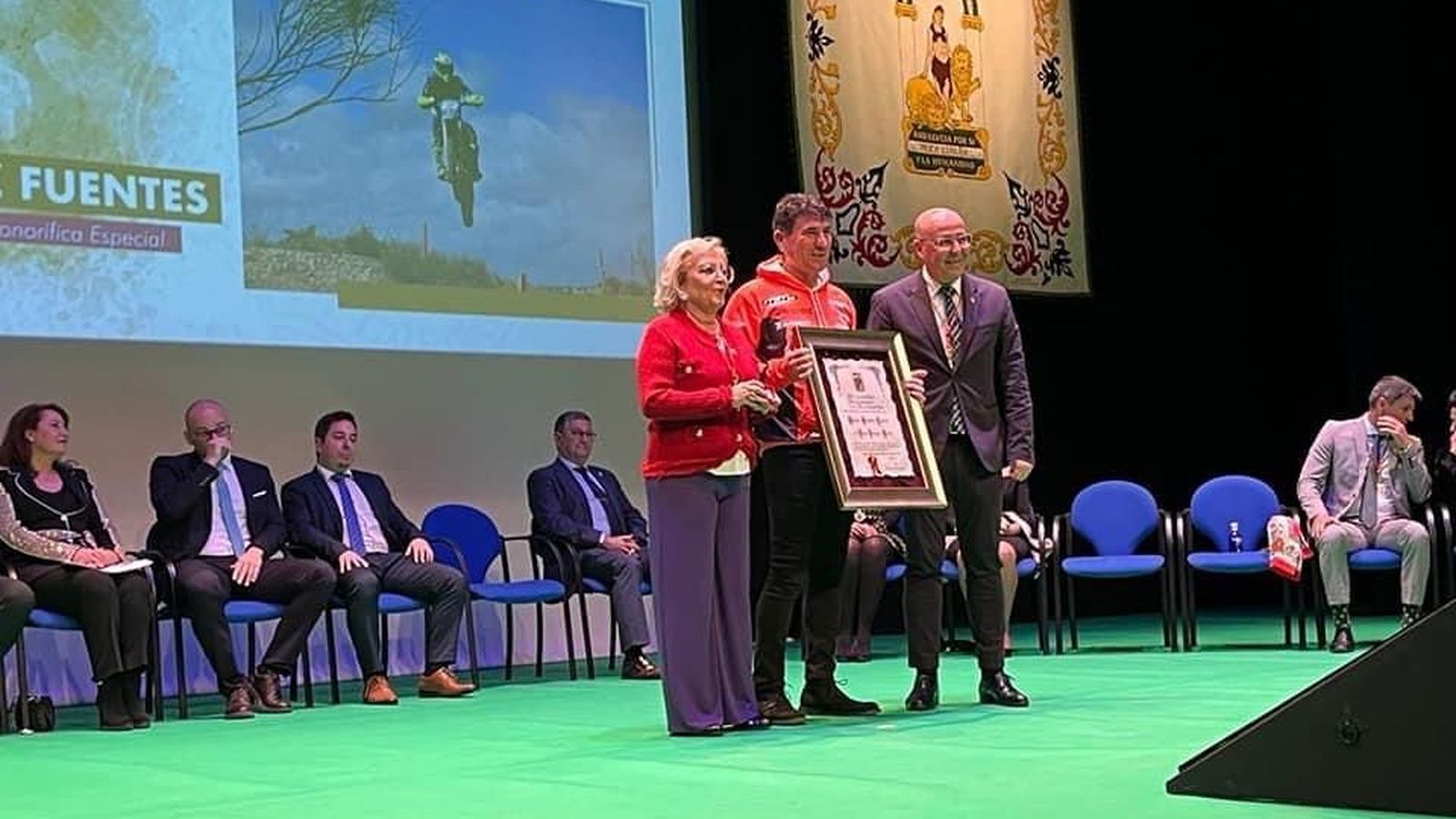 Su primera carrera fue en Olula del Río con aficionados, en Albox consiguió su primera victoria