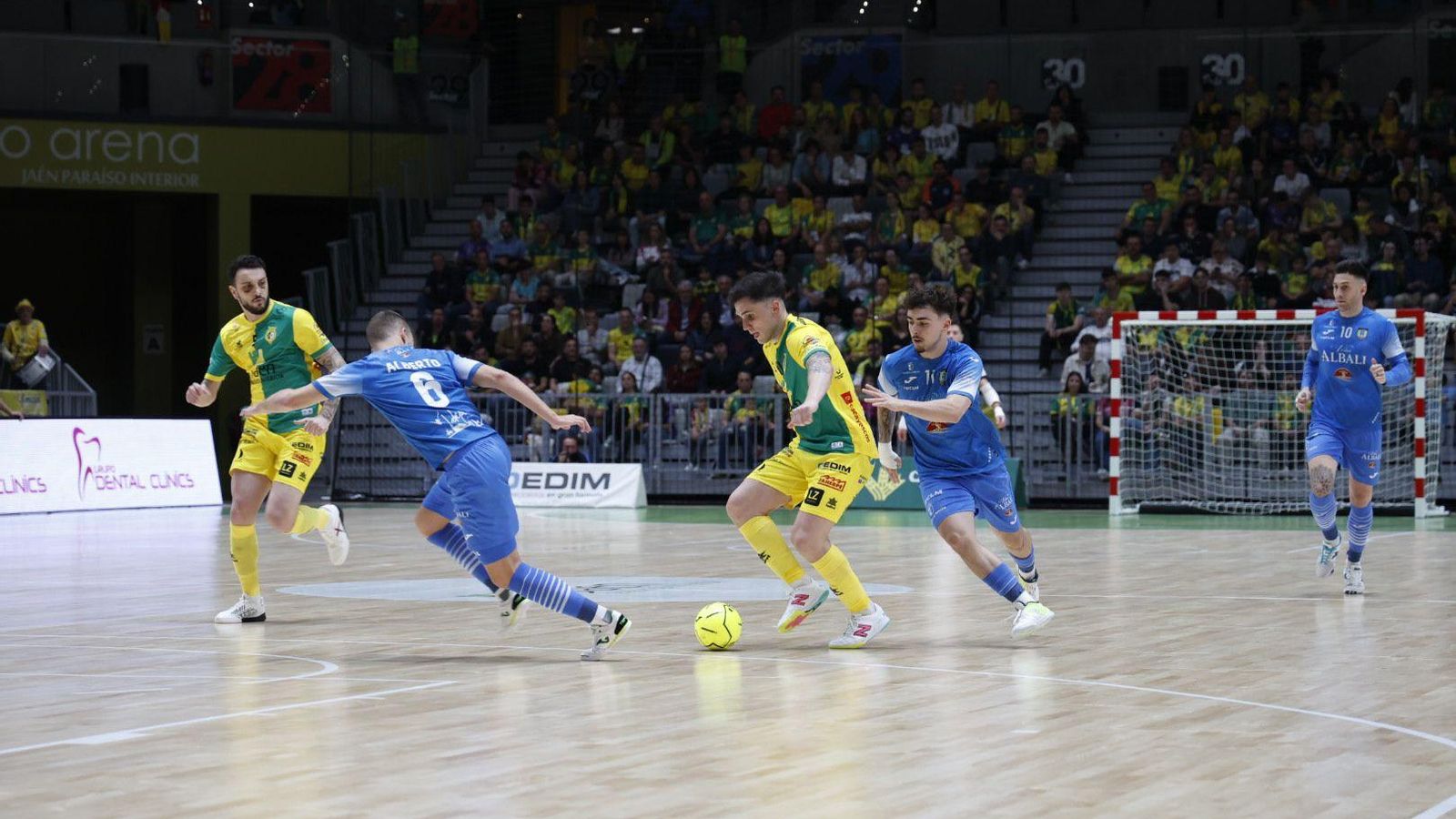 Mati Rosa desequilibró el duelo con un doblete de golazos.