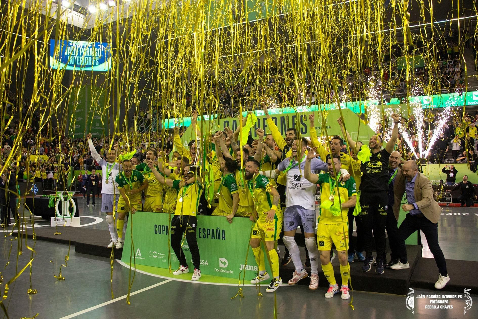 Celebración con la Copa de España.