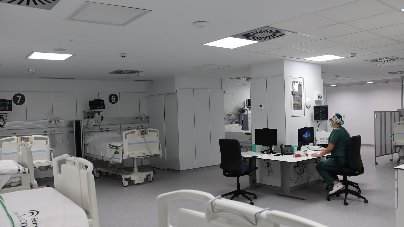 Vista general de la nueva sala de Observación del Hospital Regional de Málaga.