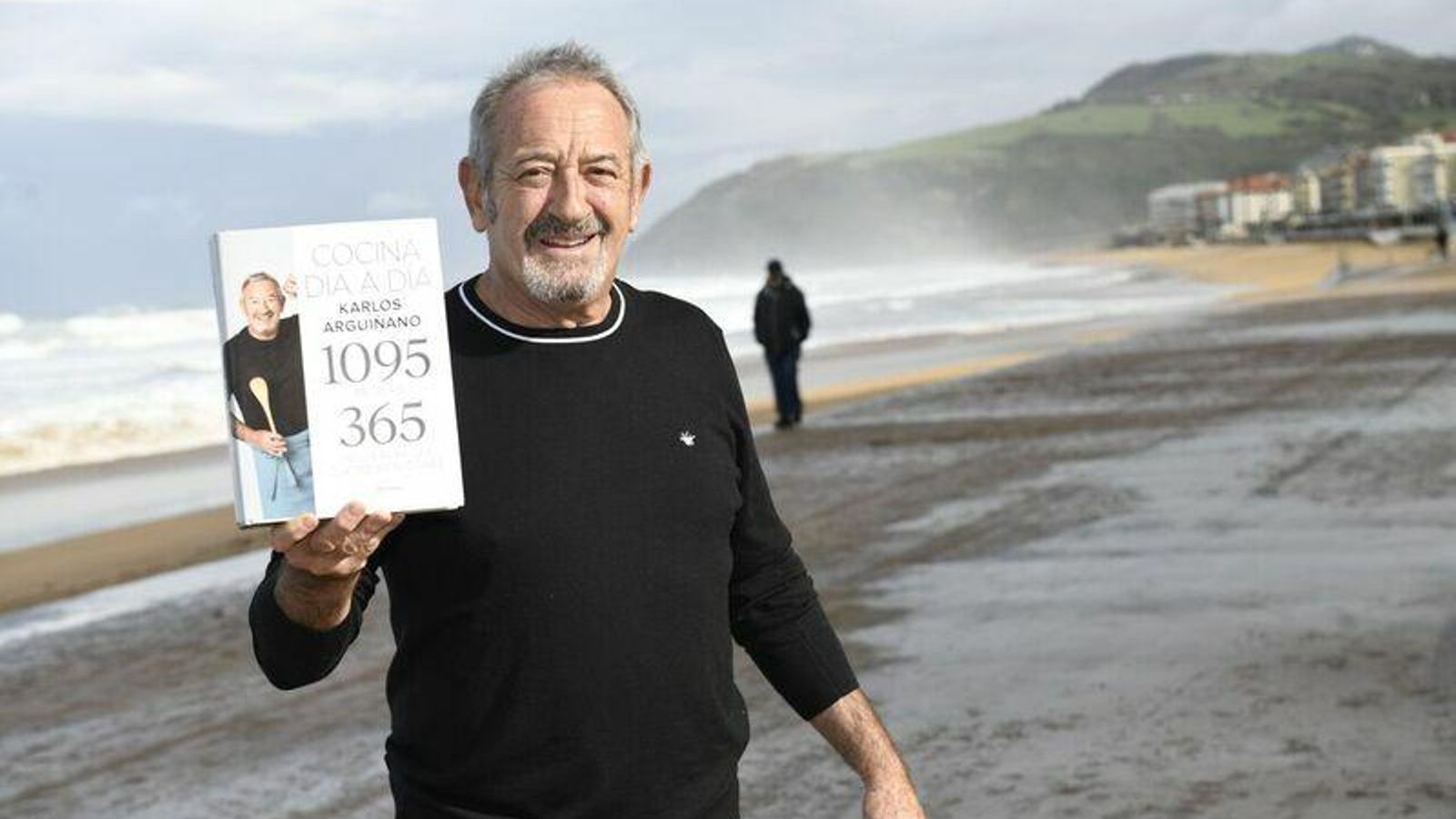 Karlos Arguiñano en la playa de Zarauz