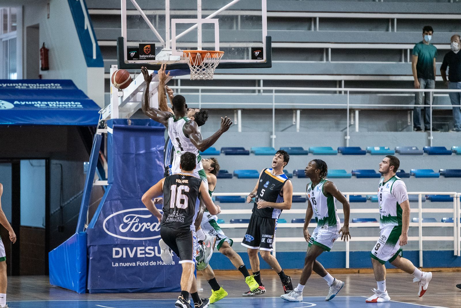 Baloncesto: Imágenes del Huelva Comercio - Extremadura