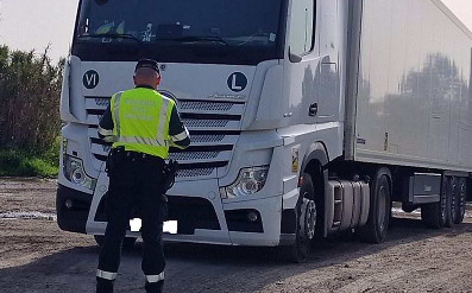 Detienen a un hombre en la A-4 en Bailén con un cambión robado de Andújar