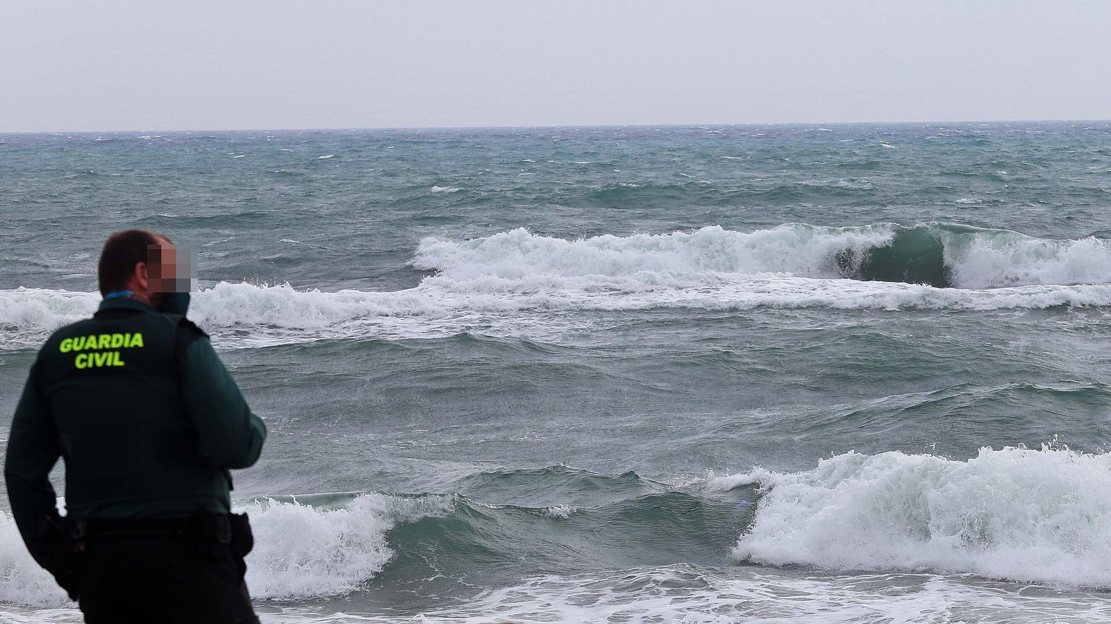 Busqueda de fardos de hachís en La Línea