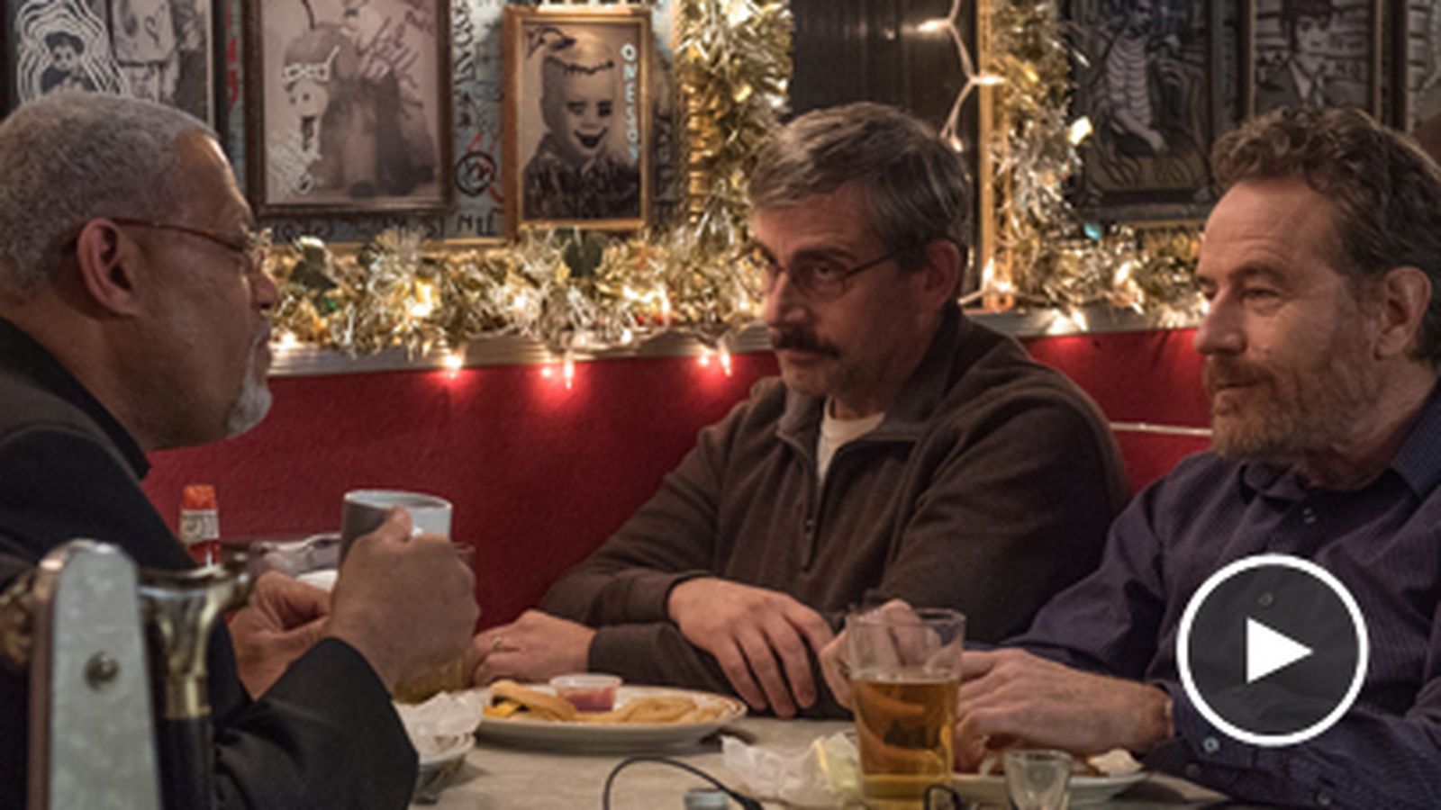 Fishburn, Carell y Cranston, en 'La última bandera'.