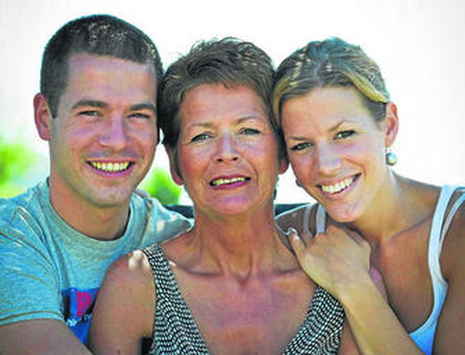 Mary Anne, junto a sus hijos, el viernes en un hotel de Nerja.