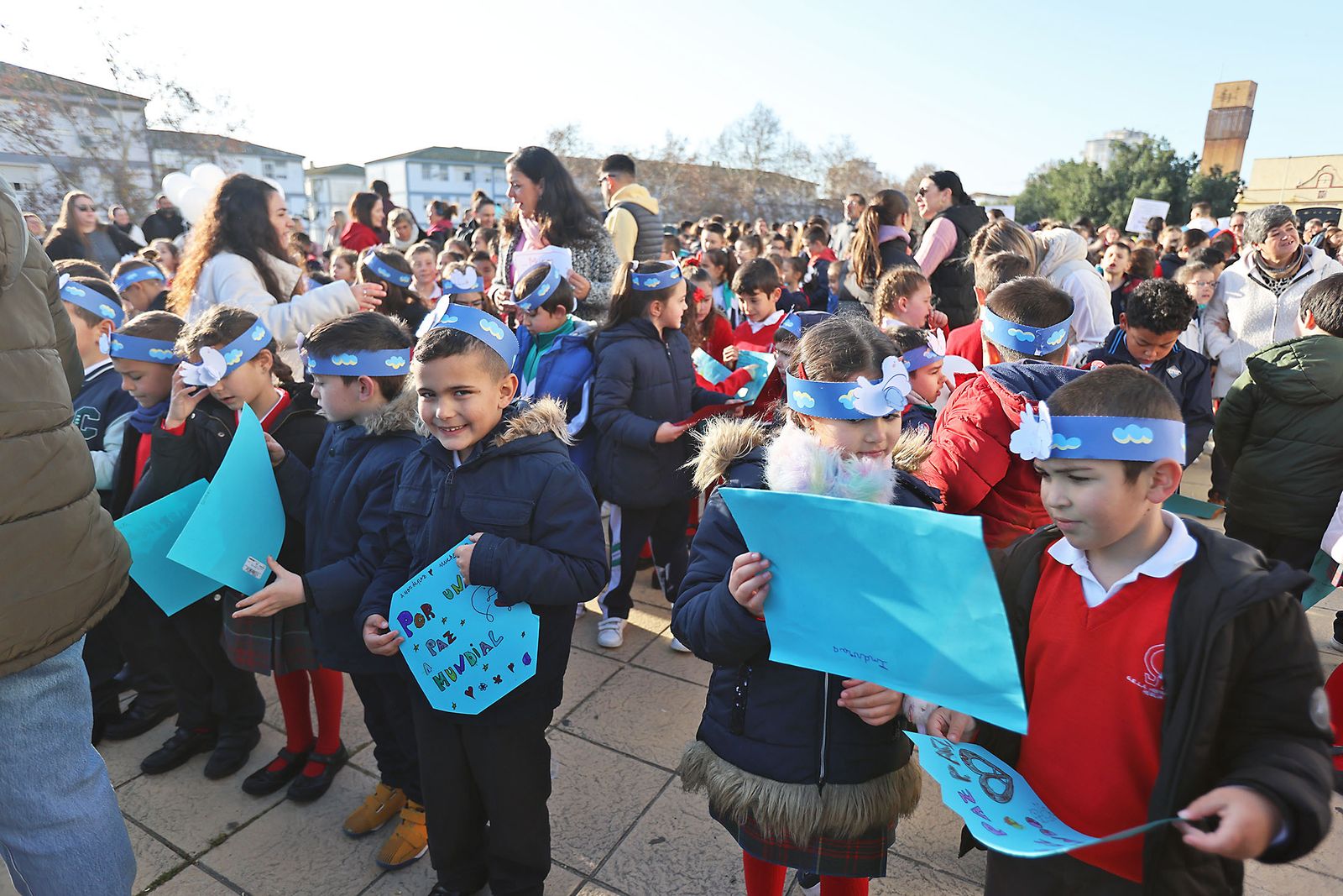 Imágenes del acto del Día a la No Violencia y la Paz del Colegio La Hispanidad