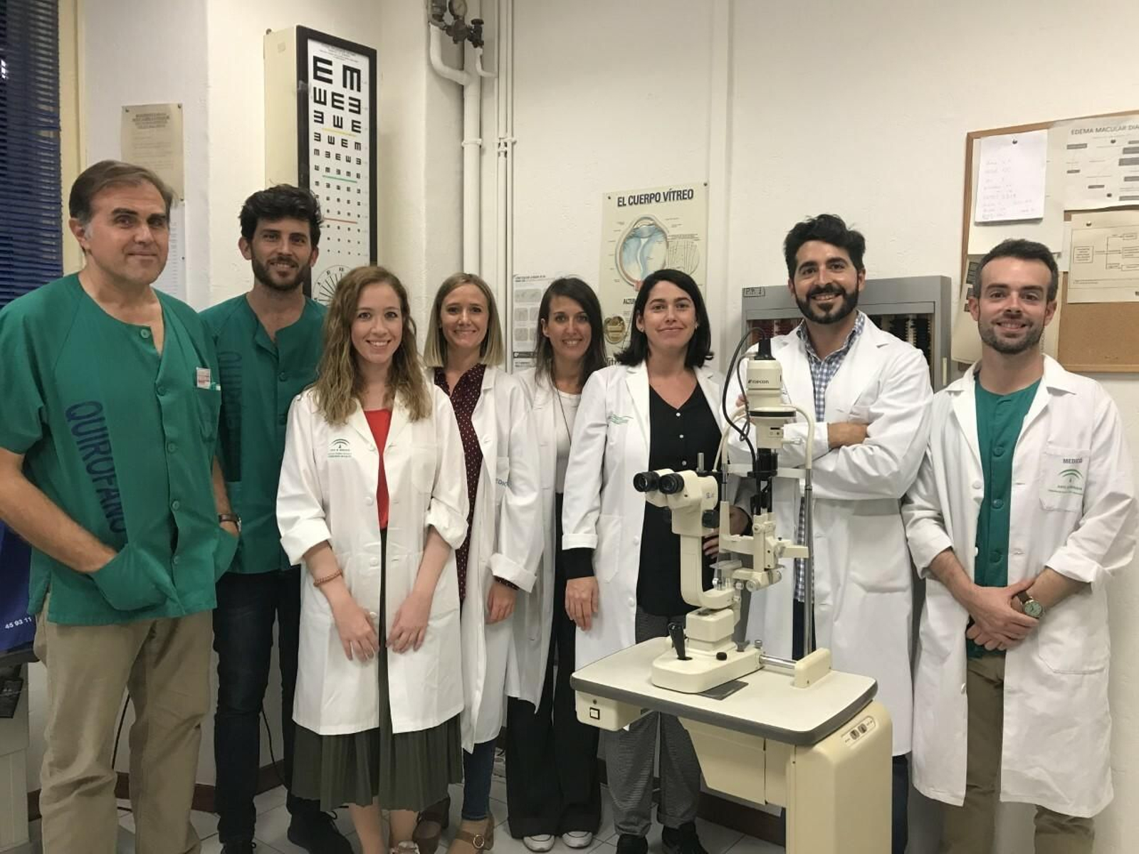 Parte del equipo de  Oftalmología del Hospital Regional con el reconocimiento internacional