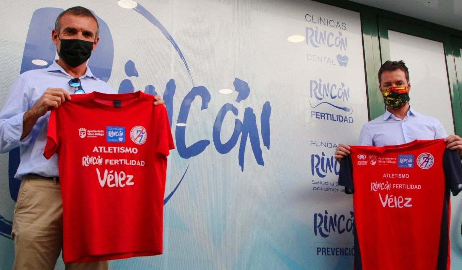 Firma del acuerdo entre la Fundación Rincón y el Club Atletismo Vélez. Firma del acuerdo entre la Fundación Rincón y el Club Atletismo Vélez.