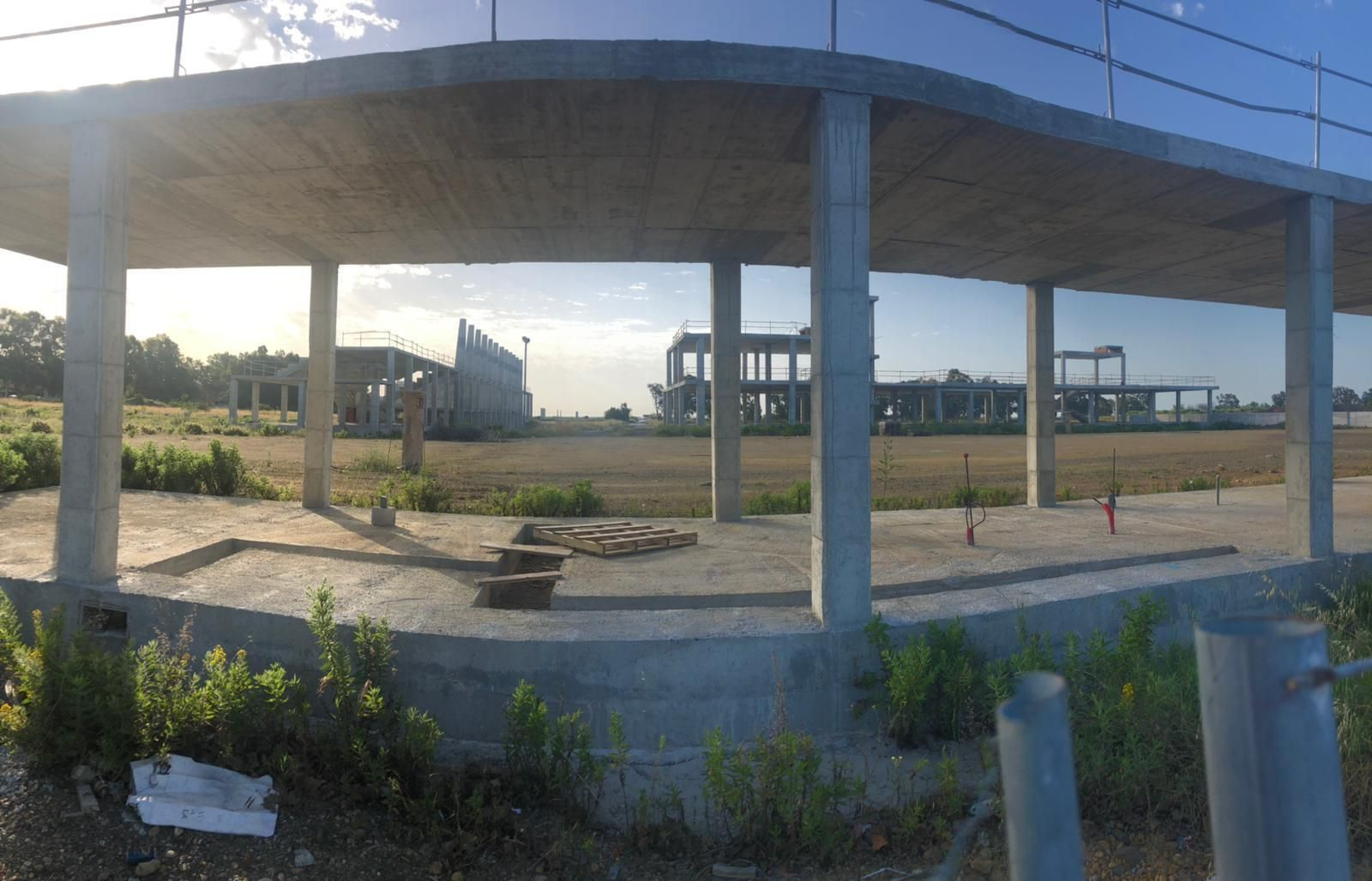 Las obras abandonadas de La Academia del Málaga en Arraijanal