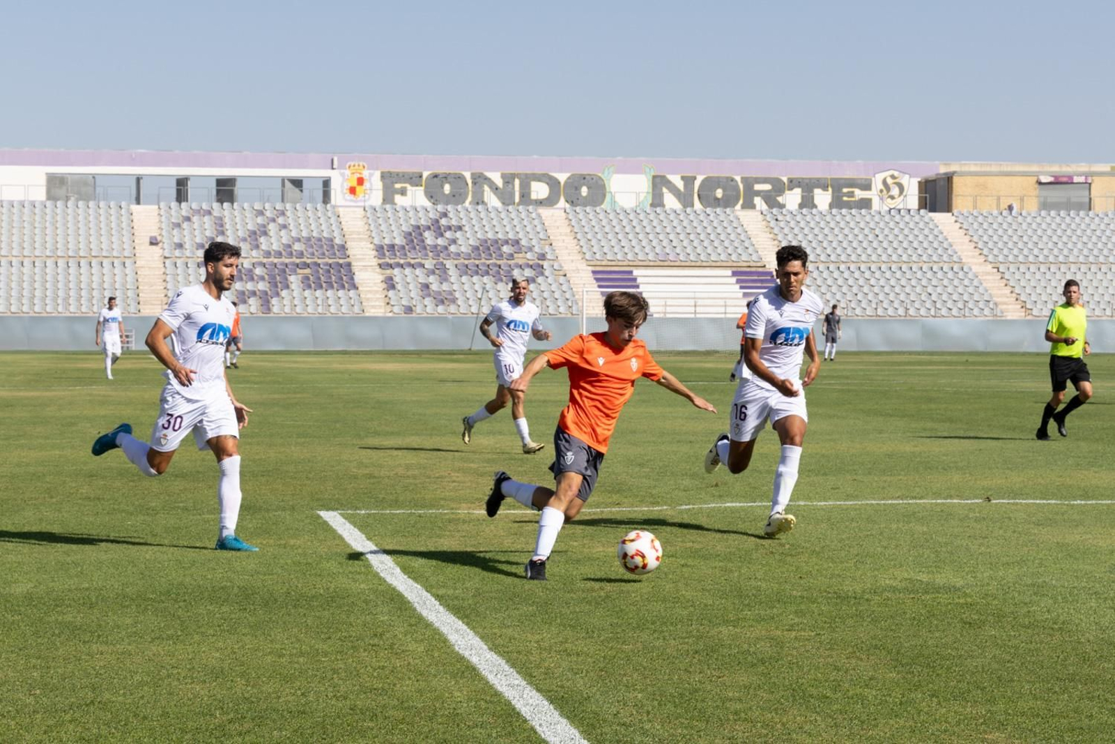 El amistoso entre Real Jaén y su juvenil de Liga Nacional, en imágenes
