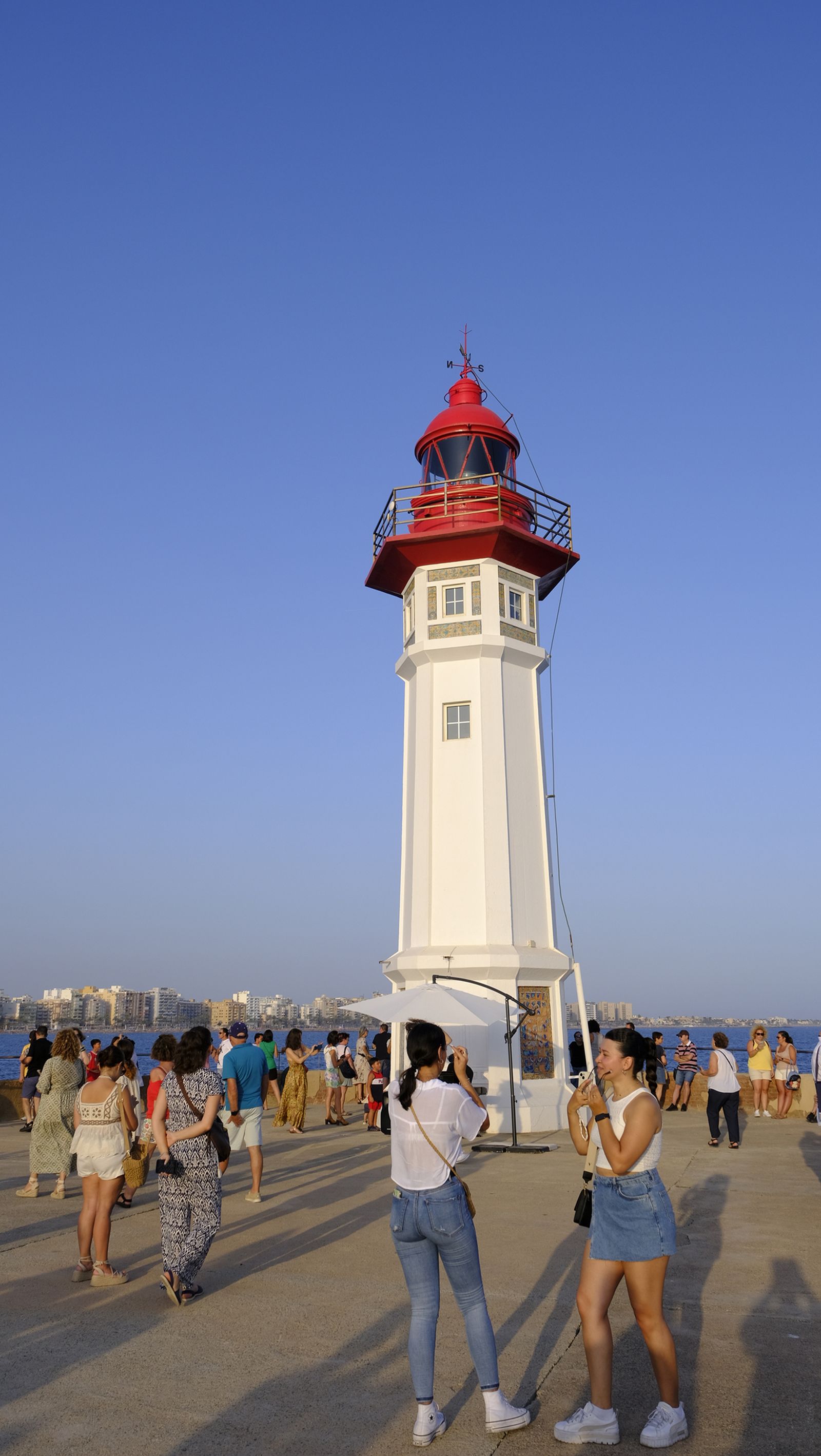 Atardecer en el Faro, organizado por la Autoridad Portuaria de Almería