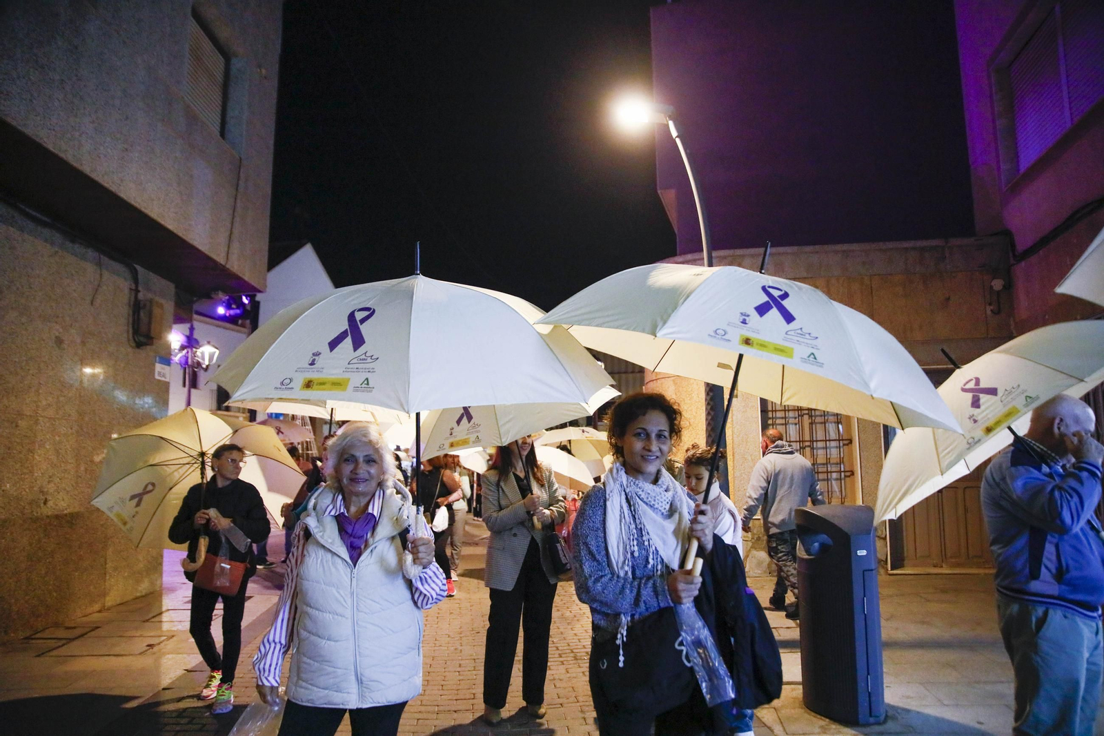 Manifestación por el 25 N en Roquetas de Mar