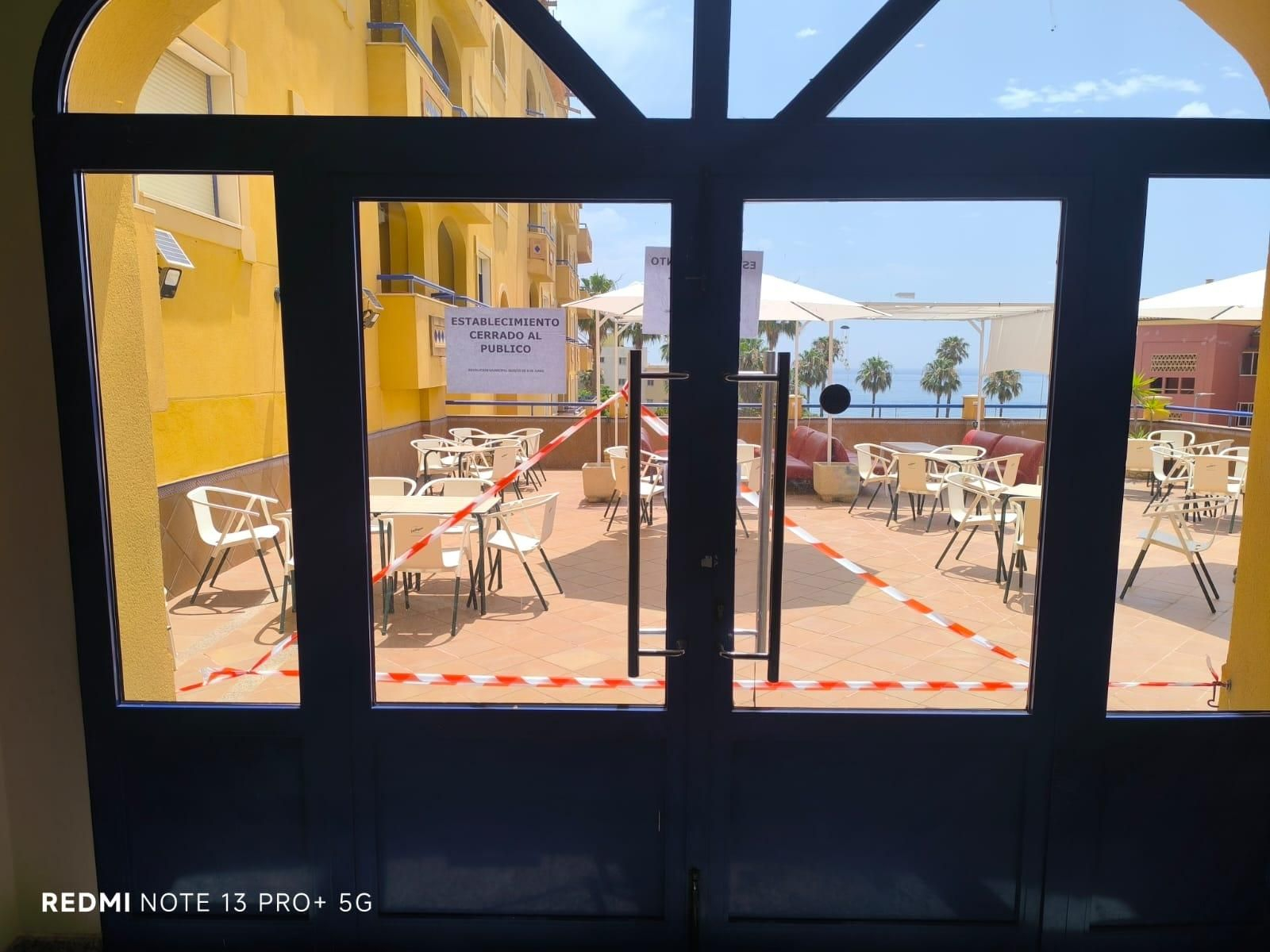 El interior del hotel de Benalmádena precintado por la Policía