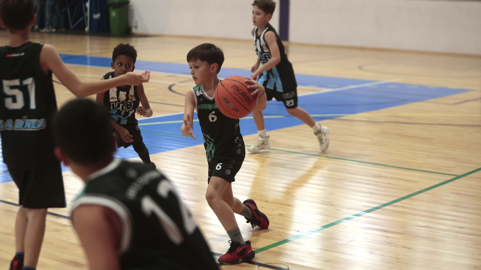 Las fotos de la primera jornada del torneo Semana Santa de baloncesto de la Línea