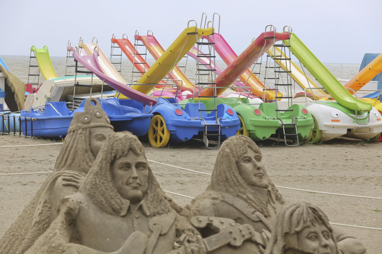 Playas cerradas en Torremolinos, la imagen del coronavirus en Málaga