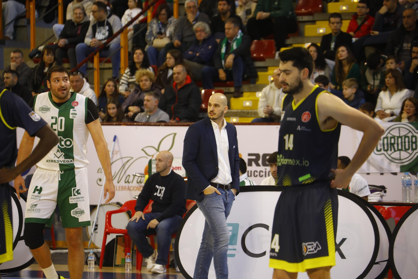 Las mejores fotos del ambiente en Vista Alegre para el Coto Córdoba - UDEA Algeciras