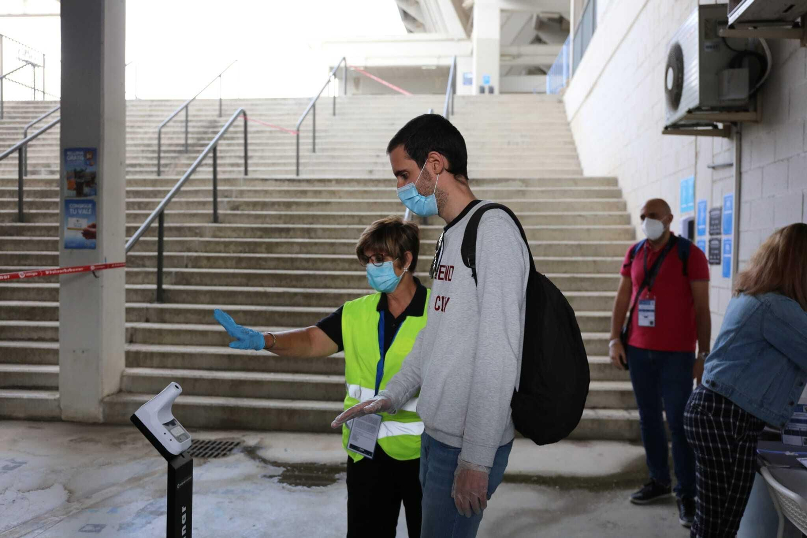 Galería: Llegada del equipo a La Rosaleda antes del Málaga CF-SD Huesca