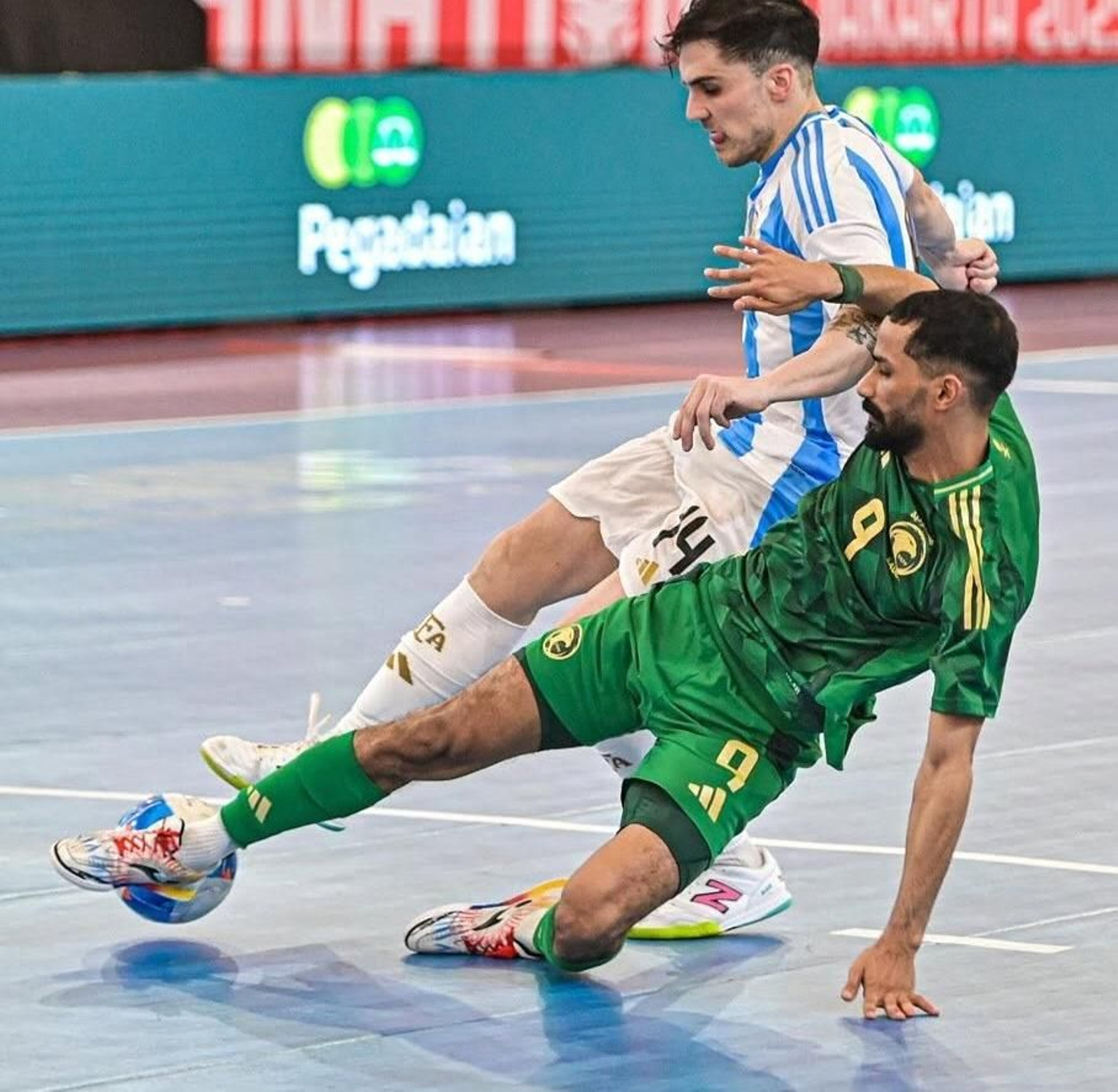 Mati Rosa, en una acción ante la selección saudí. Mati Rosa, en una acción ante la selección saudí.