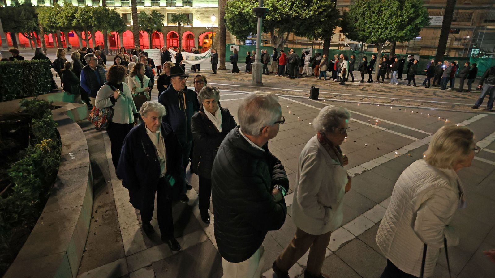 Vigilia contra la violencia machista por Jerez