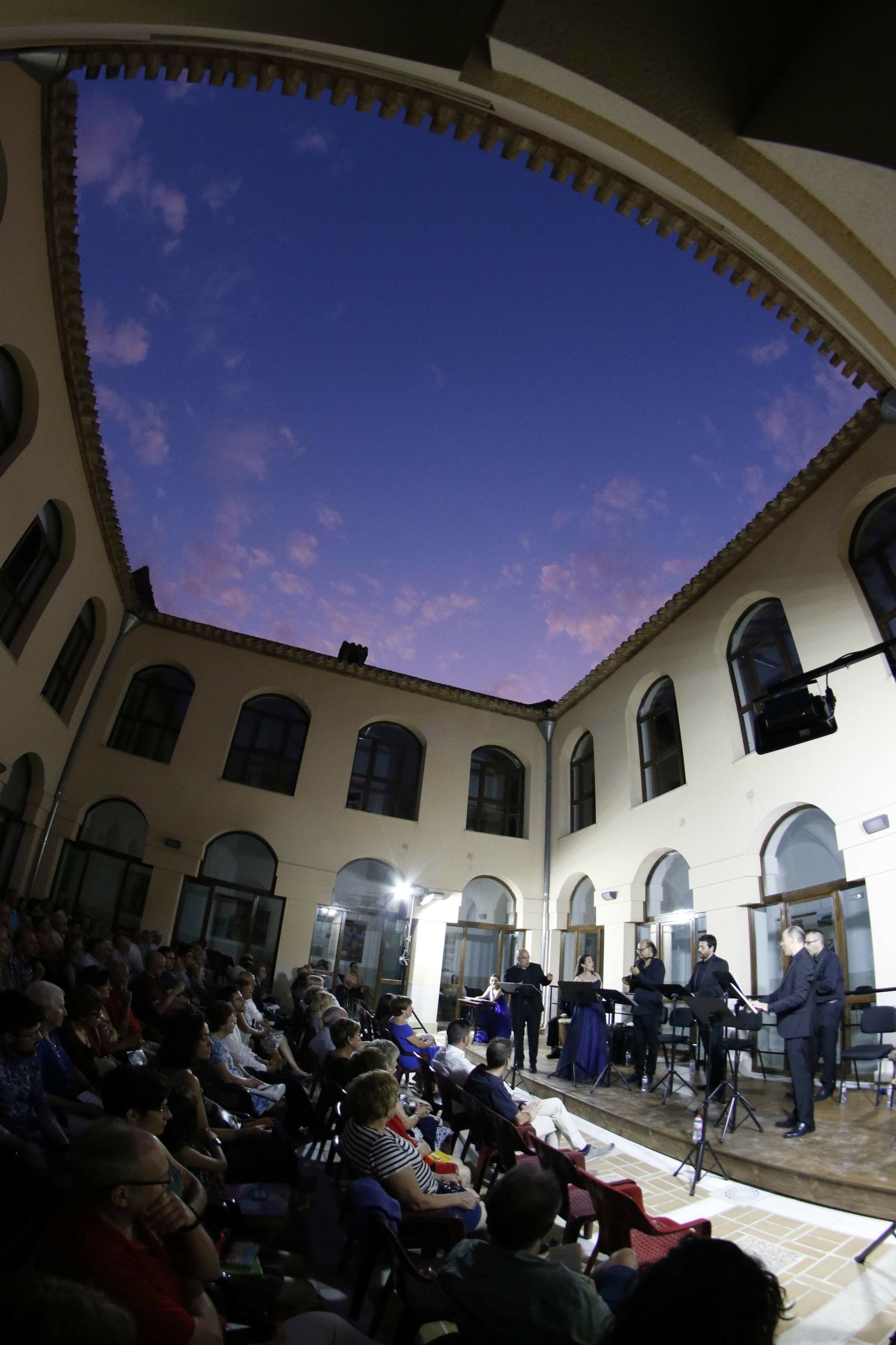 Fotogalería de la actuación de Chiavette sobre la gesta de Magallanes.