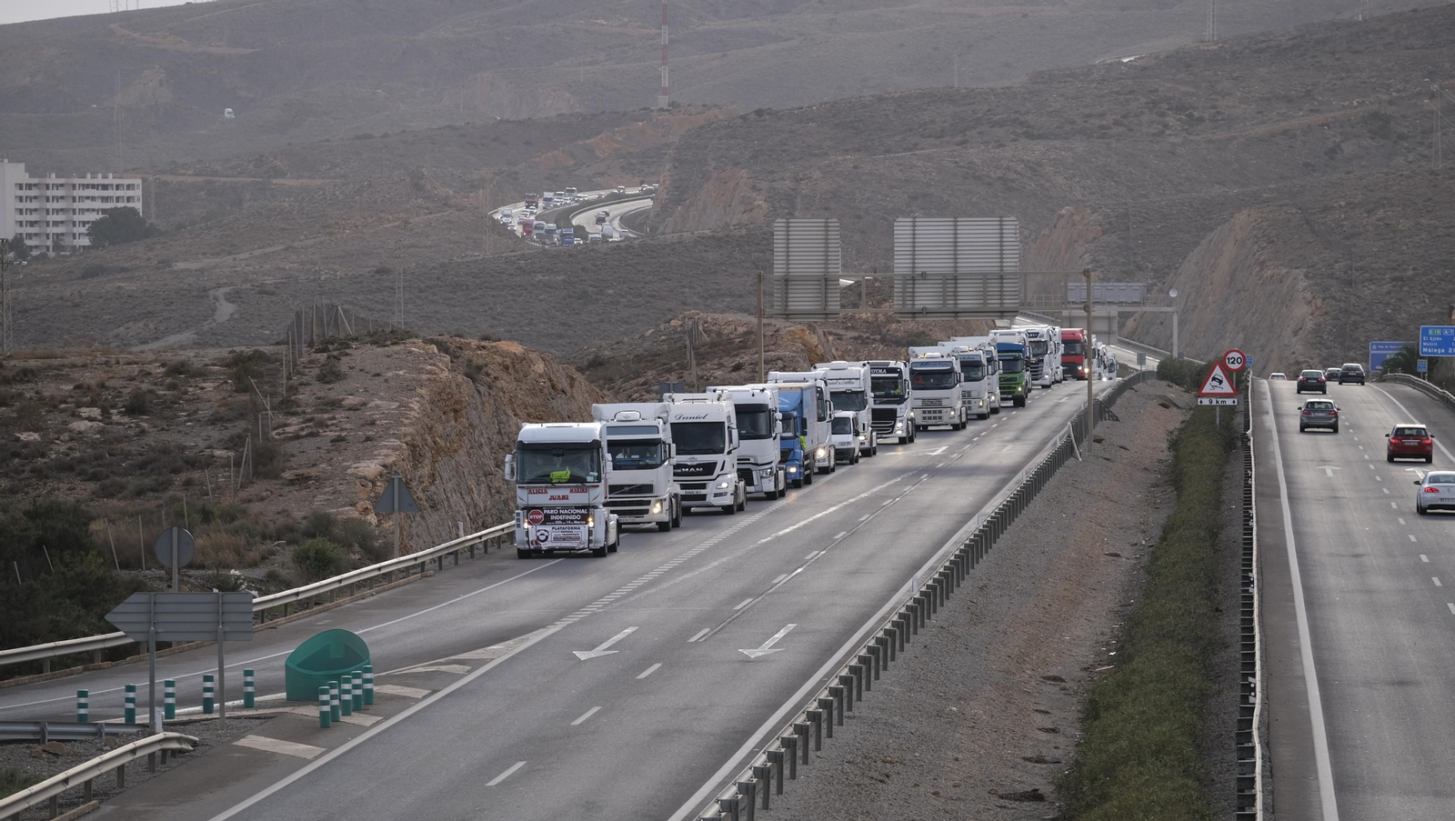 Fotogalería de la protesta de los camioneros de Almería