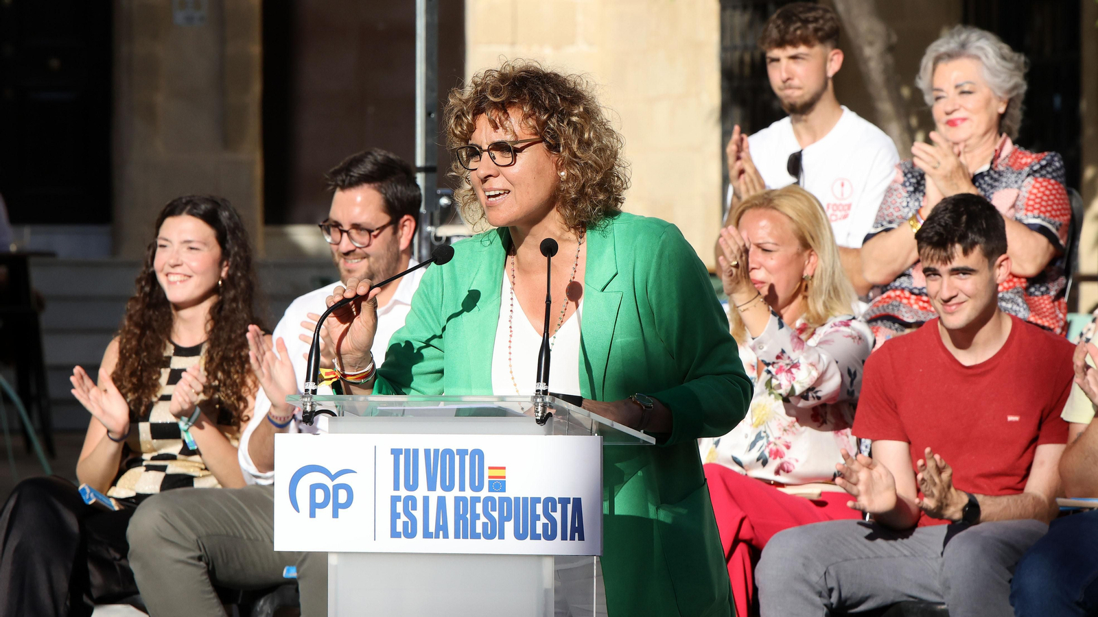 Dolors Montserrat, en campaña de las Europeas en Jerez