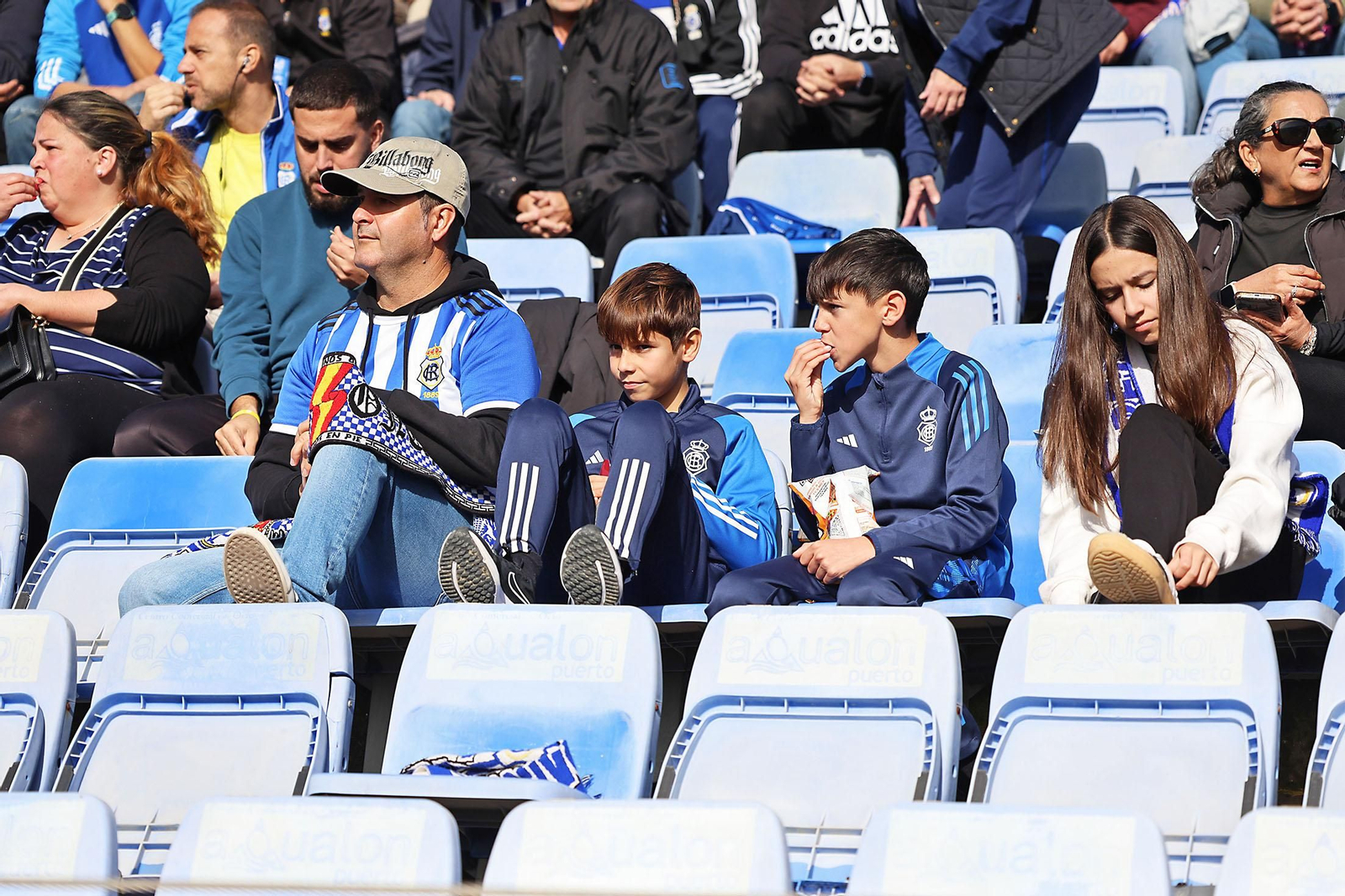 Búscate en las gradas en el Nuevo Colombino en el Recreativo de Huelva - Atlético Antoniano