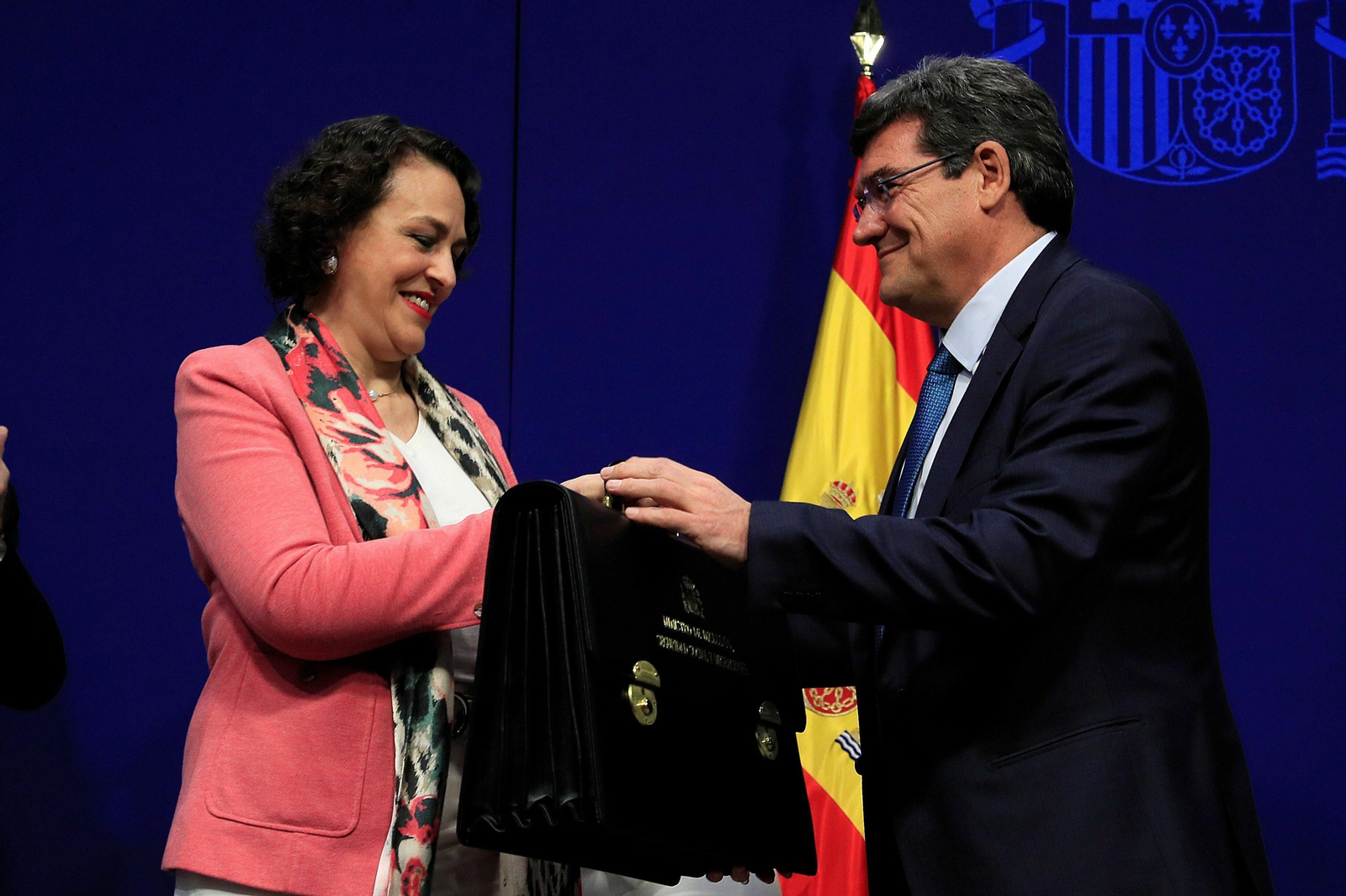 Los ministros reciben sus carteras