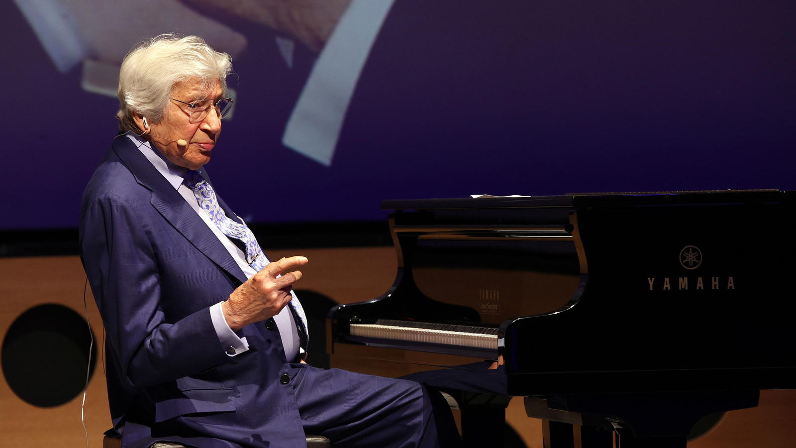 Manuel Alejandro recibe el premio Jerezano del Año del Rotary Club Jerez