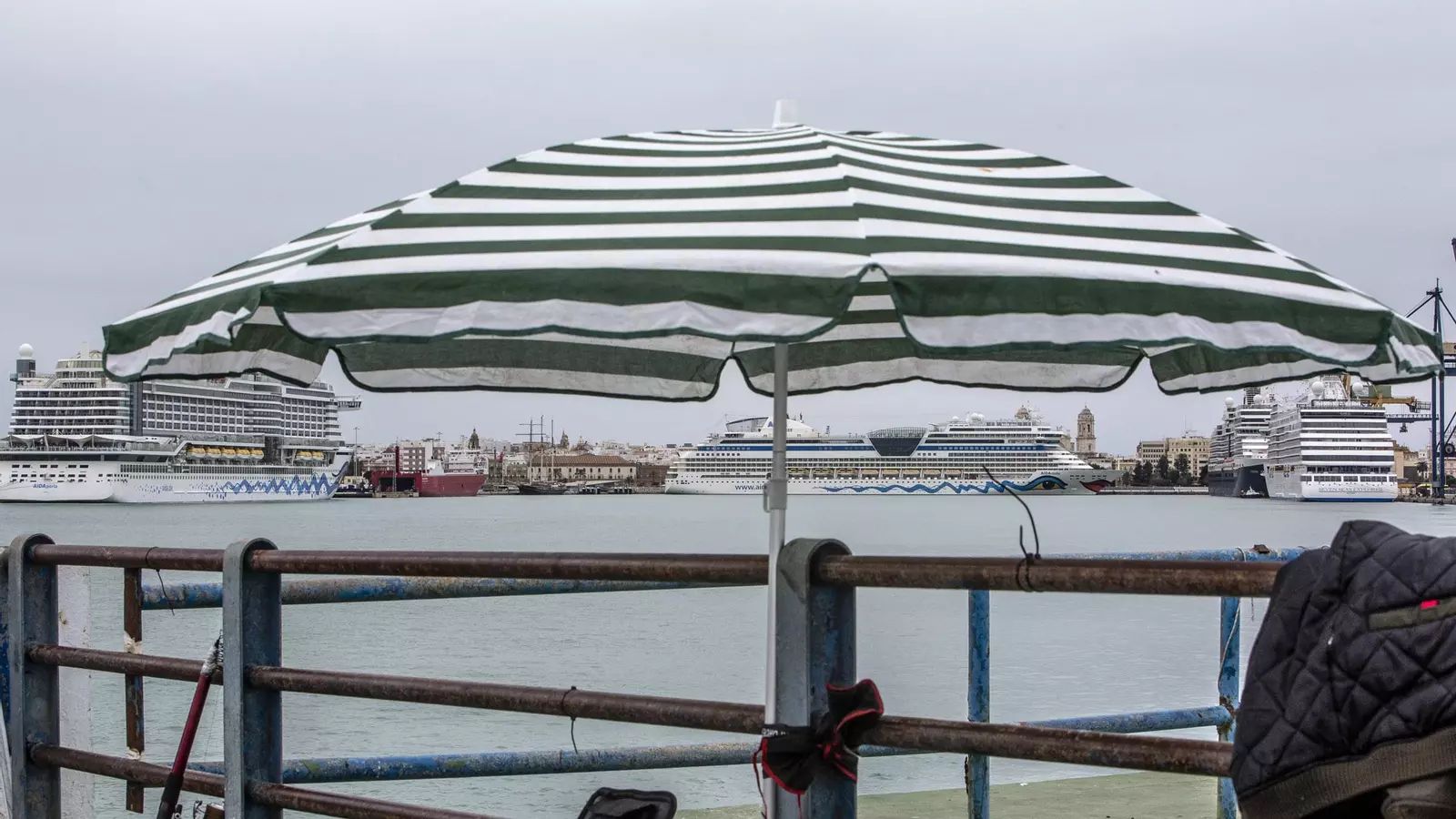 Los puertos españoles aceleran sus estudios de impacto de cruceros mientras Cádiz ultima el suyo