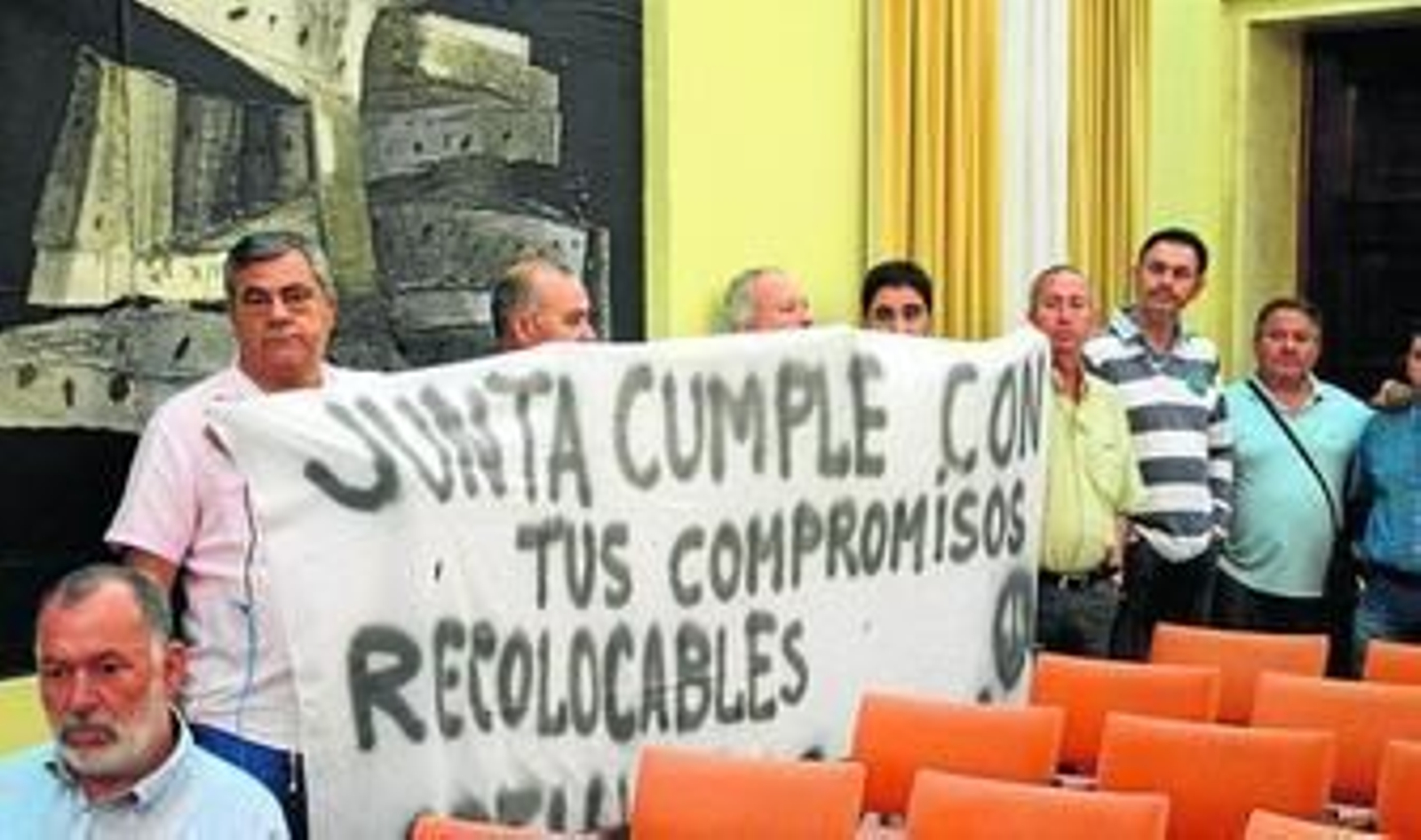 Protesta de los ex trabajadores de Astilleros en la Diputación Provincial.