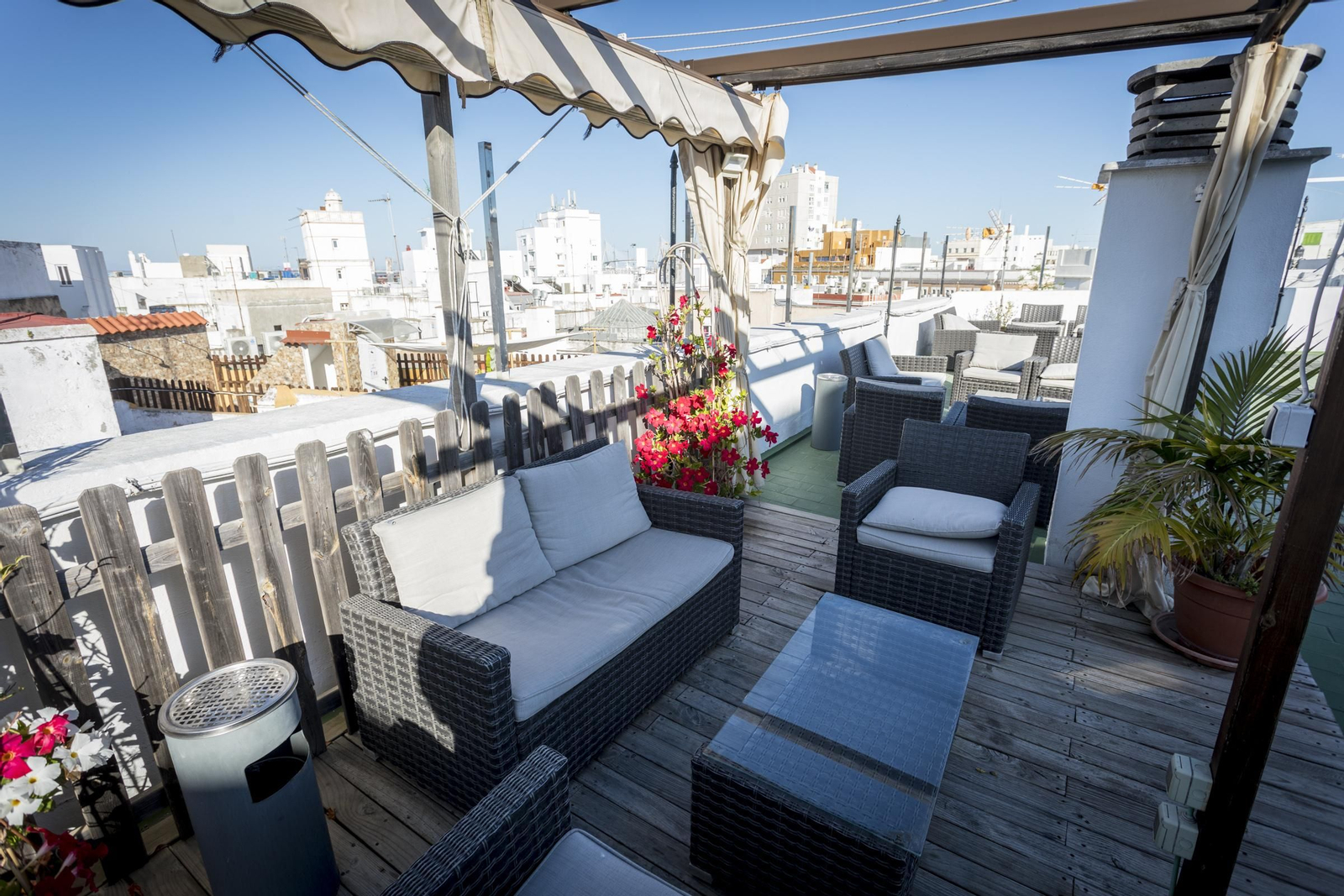 Terraza del hotel Las Cortes