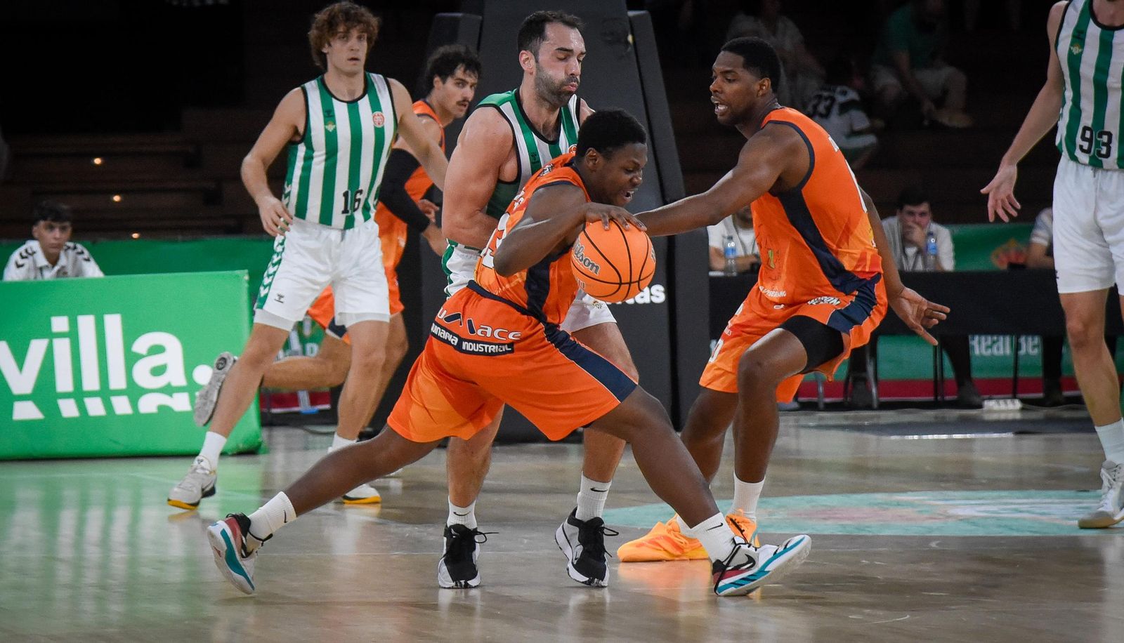 El Betis Baloncesto - CB Morón, en imágenes
