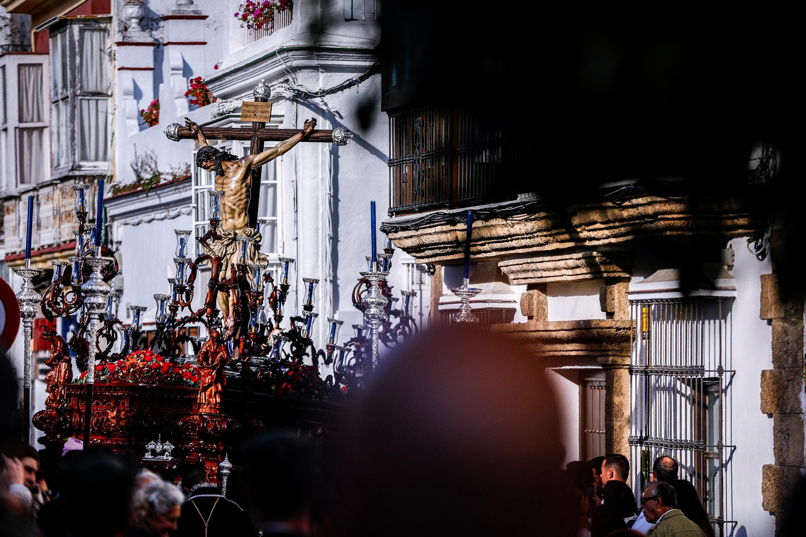 Imágenes de la salida de Desamparados en la Semana Santa de San Fernando 2025