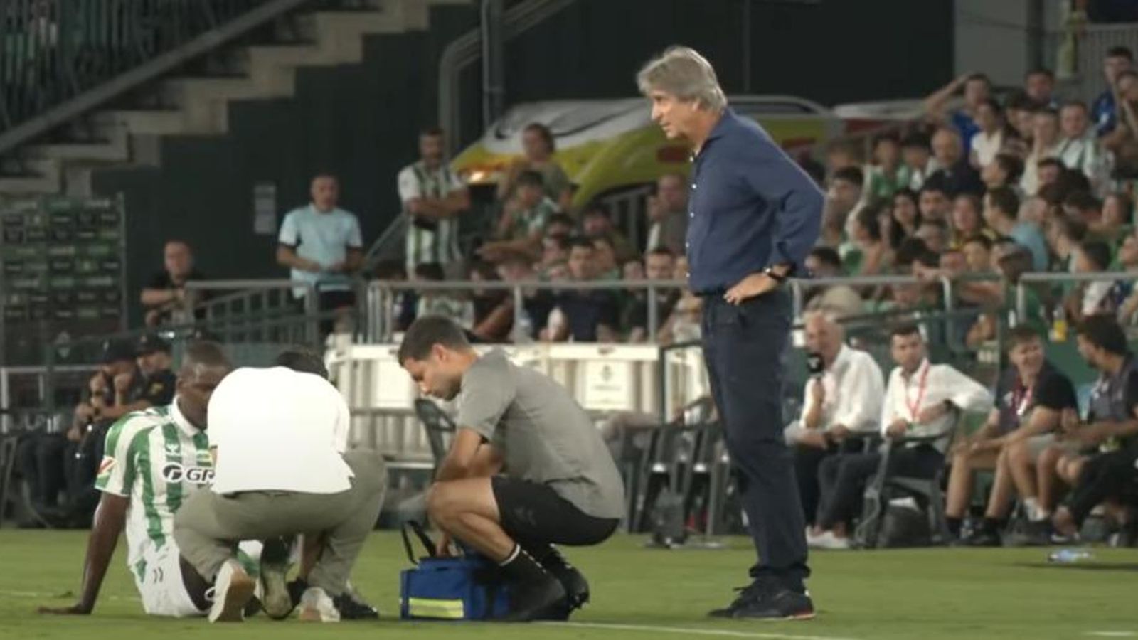 El gesto de dolor de William Carvalho en el tendón de aquiles