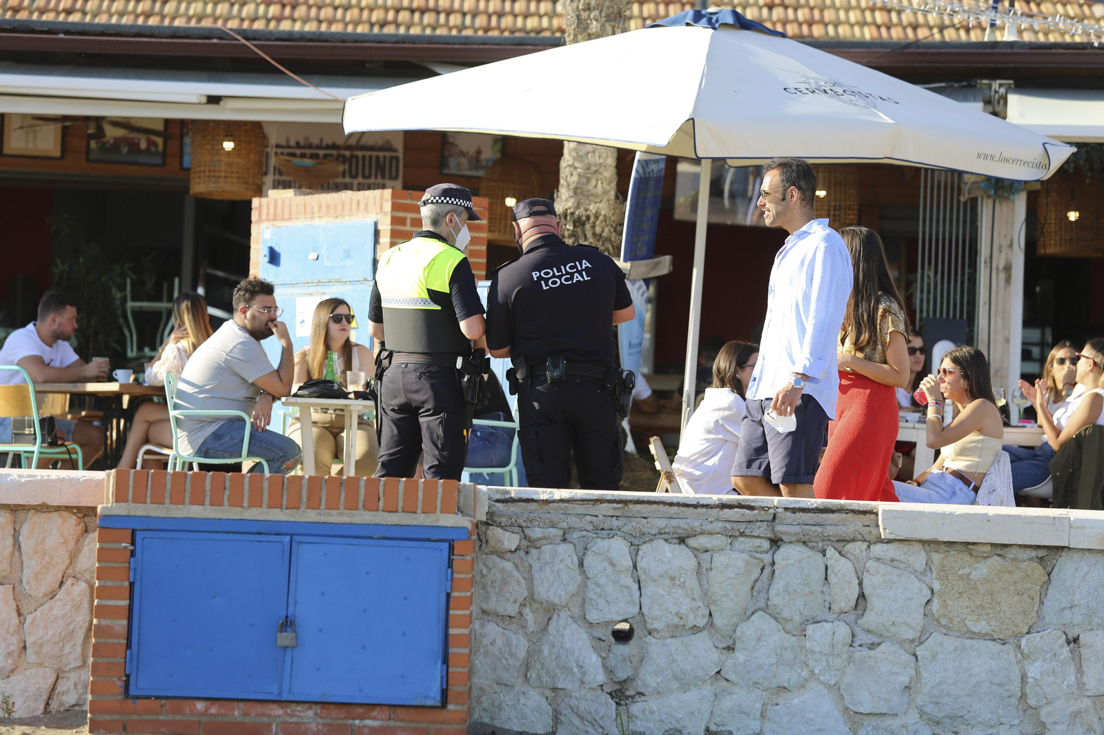 Las fotos del refuerzo policial en Pedregalejo ante su masificación