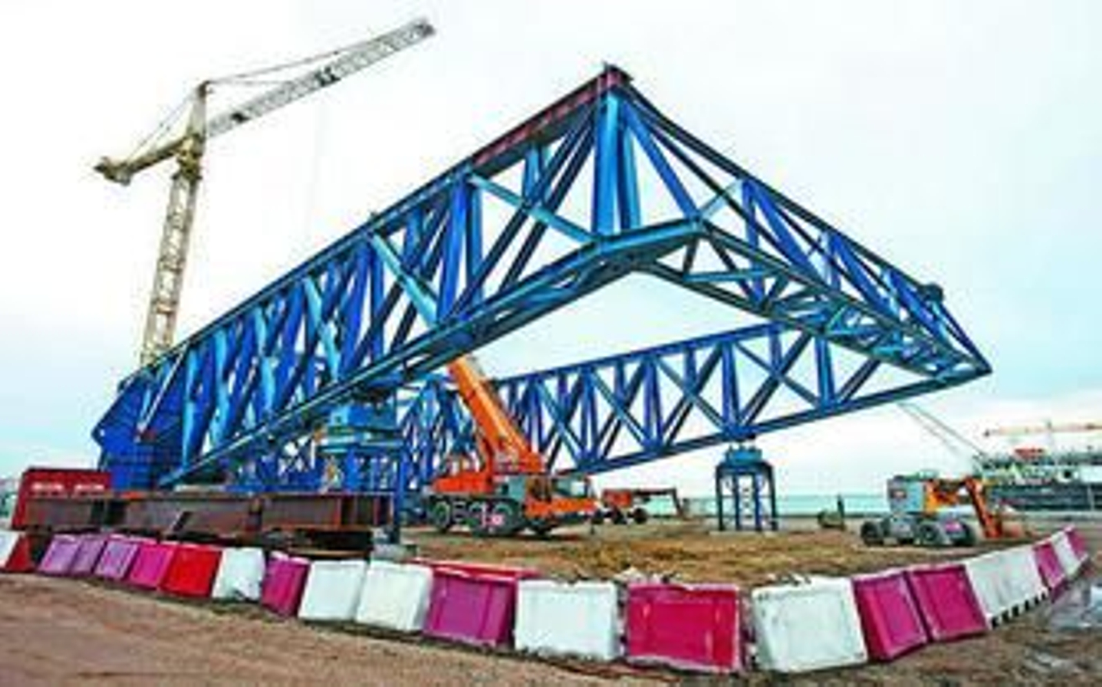 Uno de los carros de izado que se construyen en el Bajo de la Cabezuela.