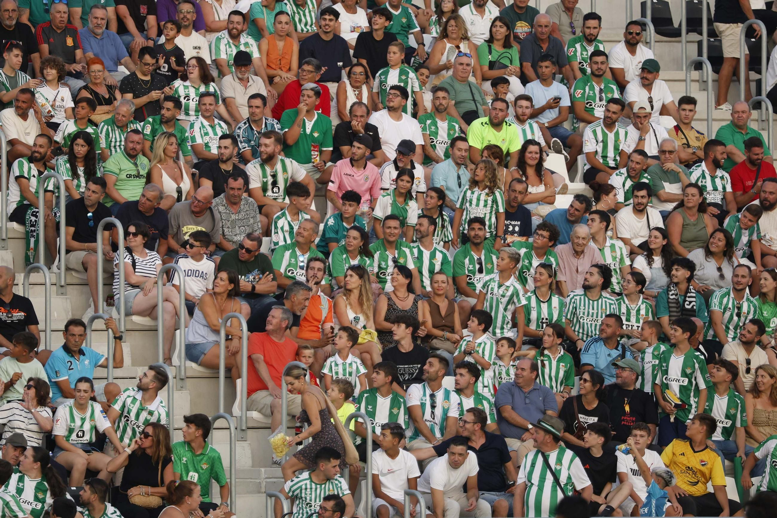 Las fotos del Betis-Como disputado en el Ciudad de La Línea (2-3)