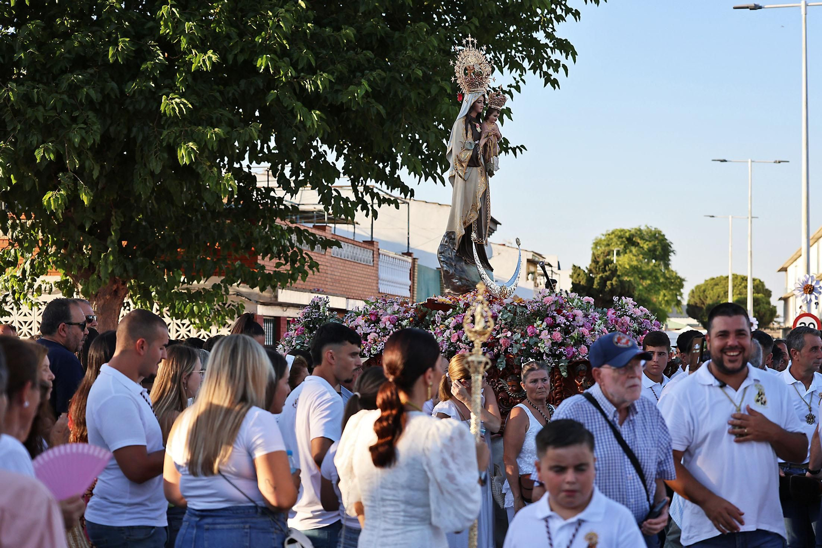 Imágenes de la Virgen del Carmen procesionando en Punta Umbría