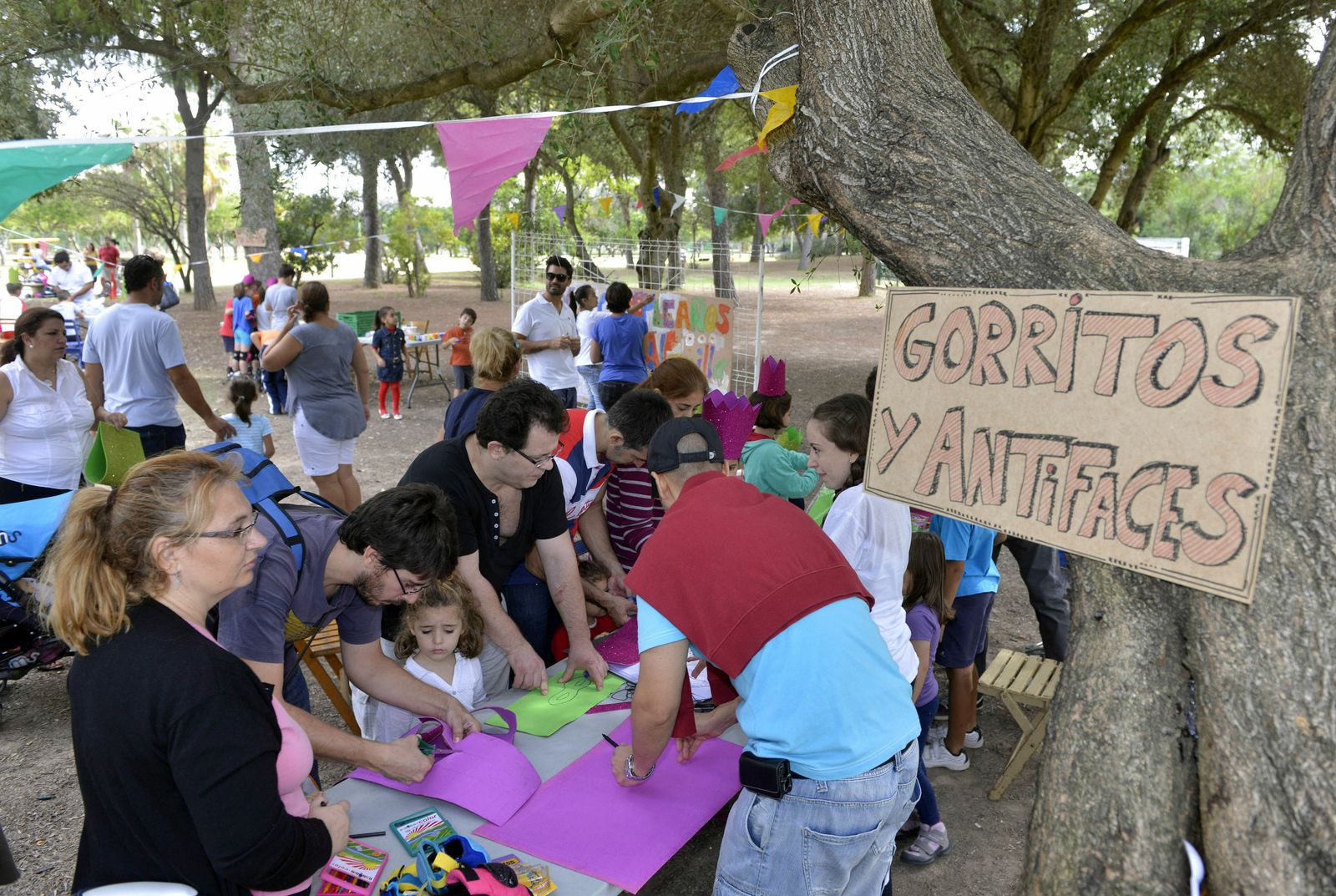 El Parque del Alamillo celebra talleres infantiles por el Día de Andalucía.