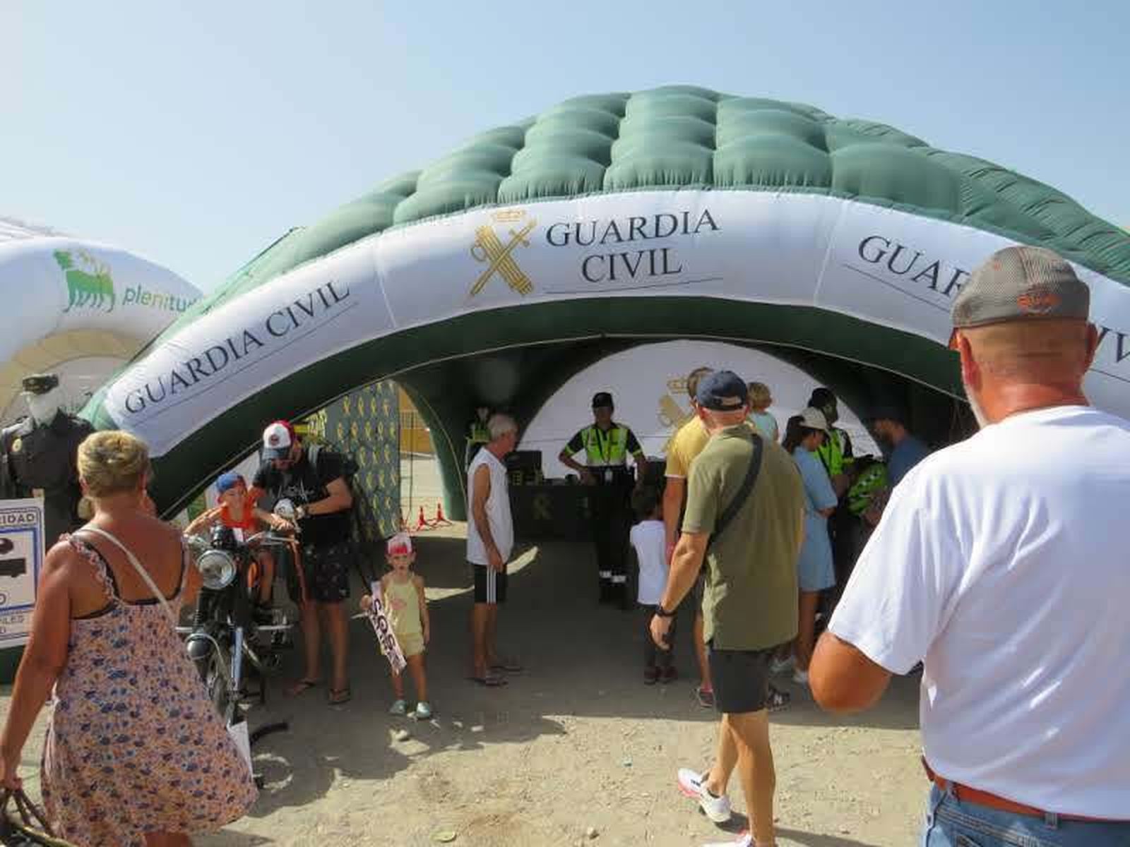 Garantes de la seguridad de los ciclistas de la Vuelta a España