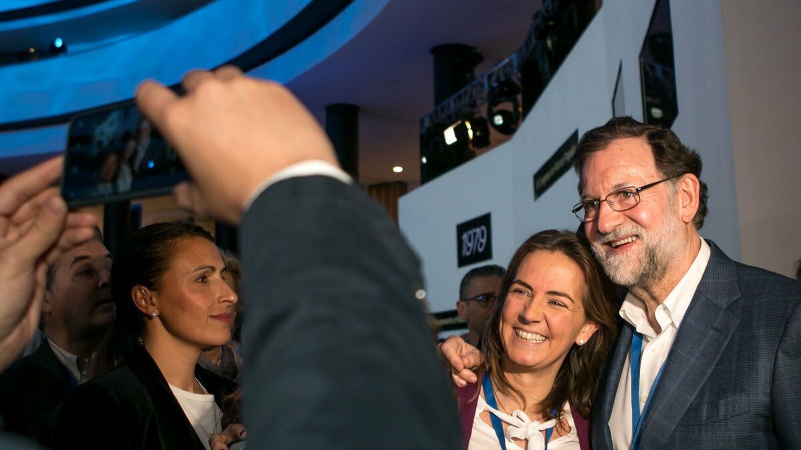 Sol Cruz-Guzmán posa con Mariano Rajoy.