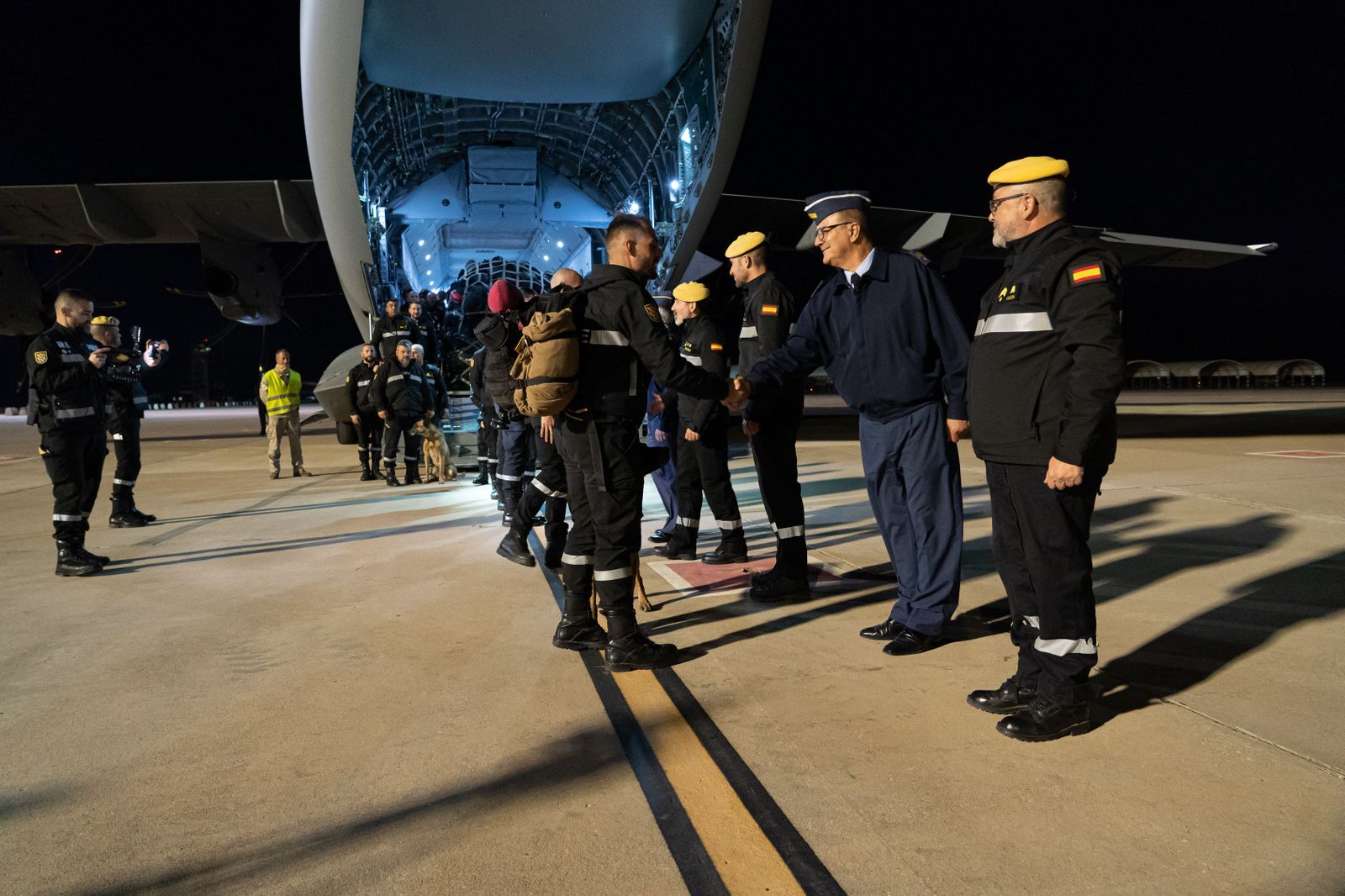 Fotos de la llegada de la UME a la Base de Morón tras regresar de Turquía