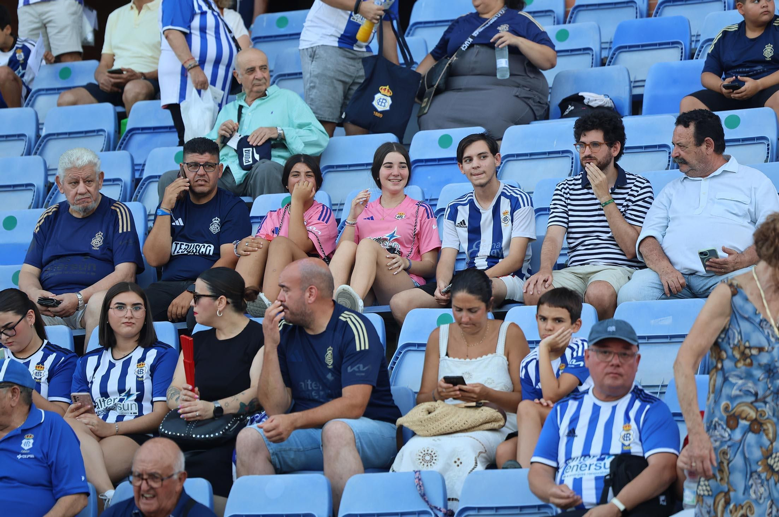 Búscate en las gradas del estadio en la celebración del Trofeo Colombino